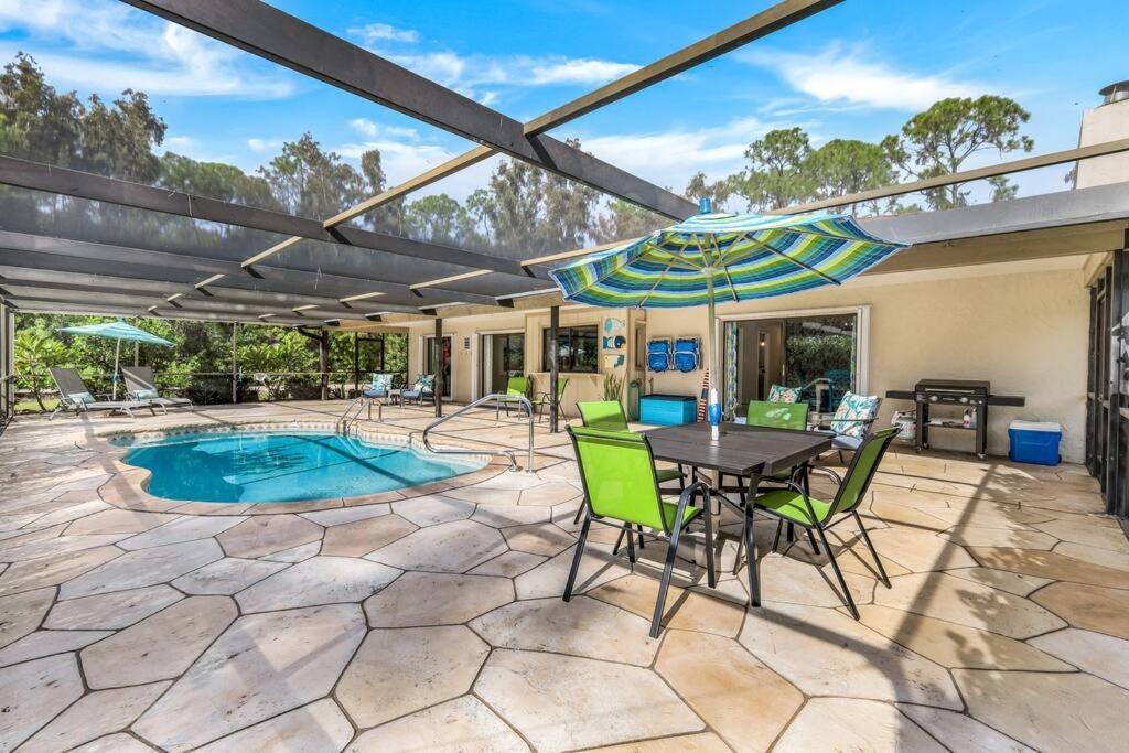 Serenity in Paradise! Heated Pool Family Home