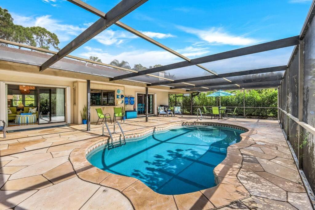 Serenity in Paradise! Heated Pool Family Home