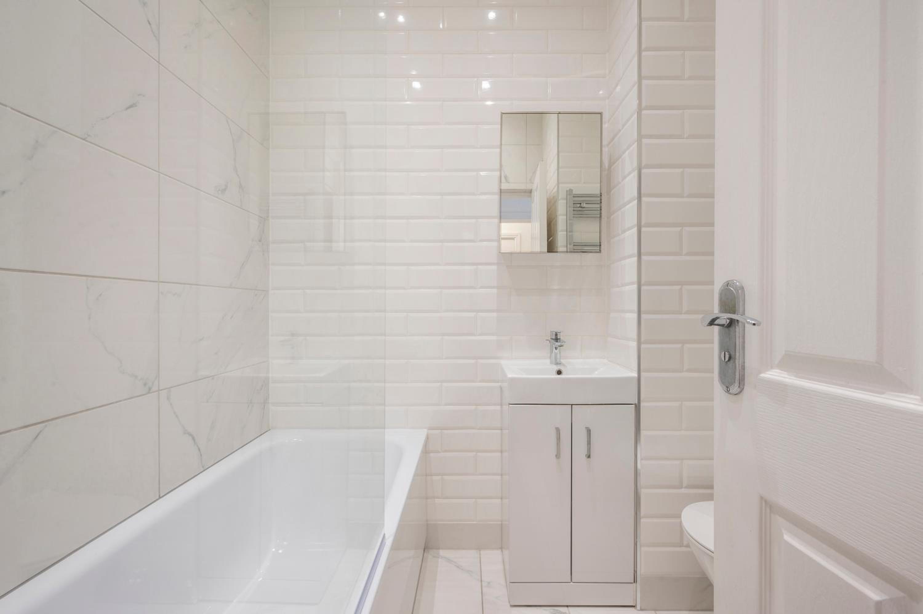 Charming 1 Bedroom Flat with Private Patio - West London, Kensington, Earl's Court, Chelsea