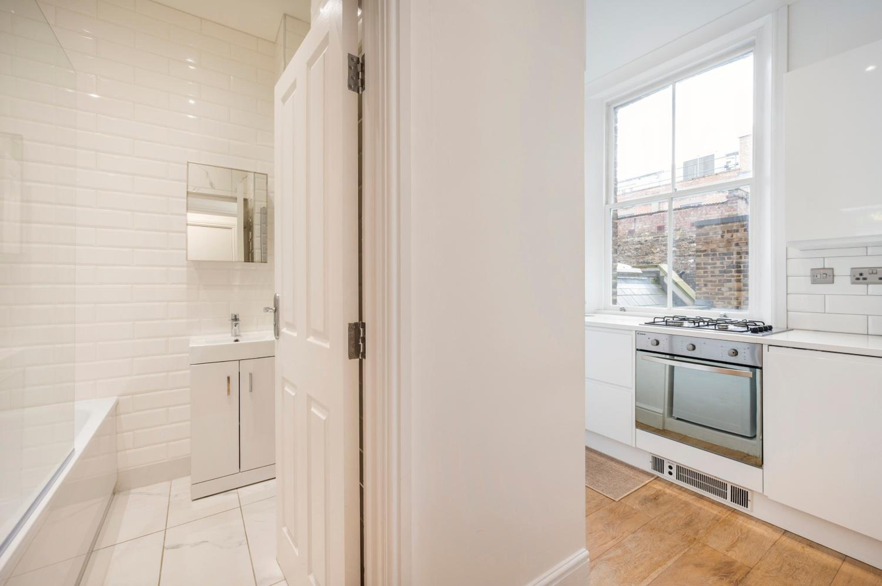 Charming 1 Bedroom Flat with Private Patio - West London, Kensington, Earl's Court, Chelsea
