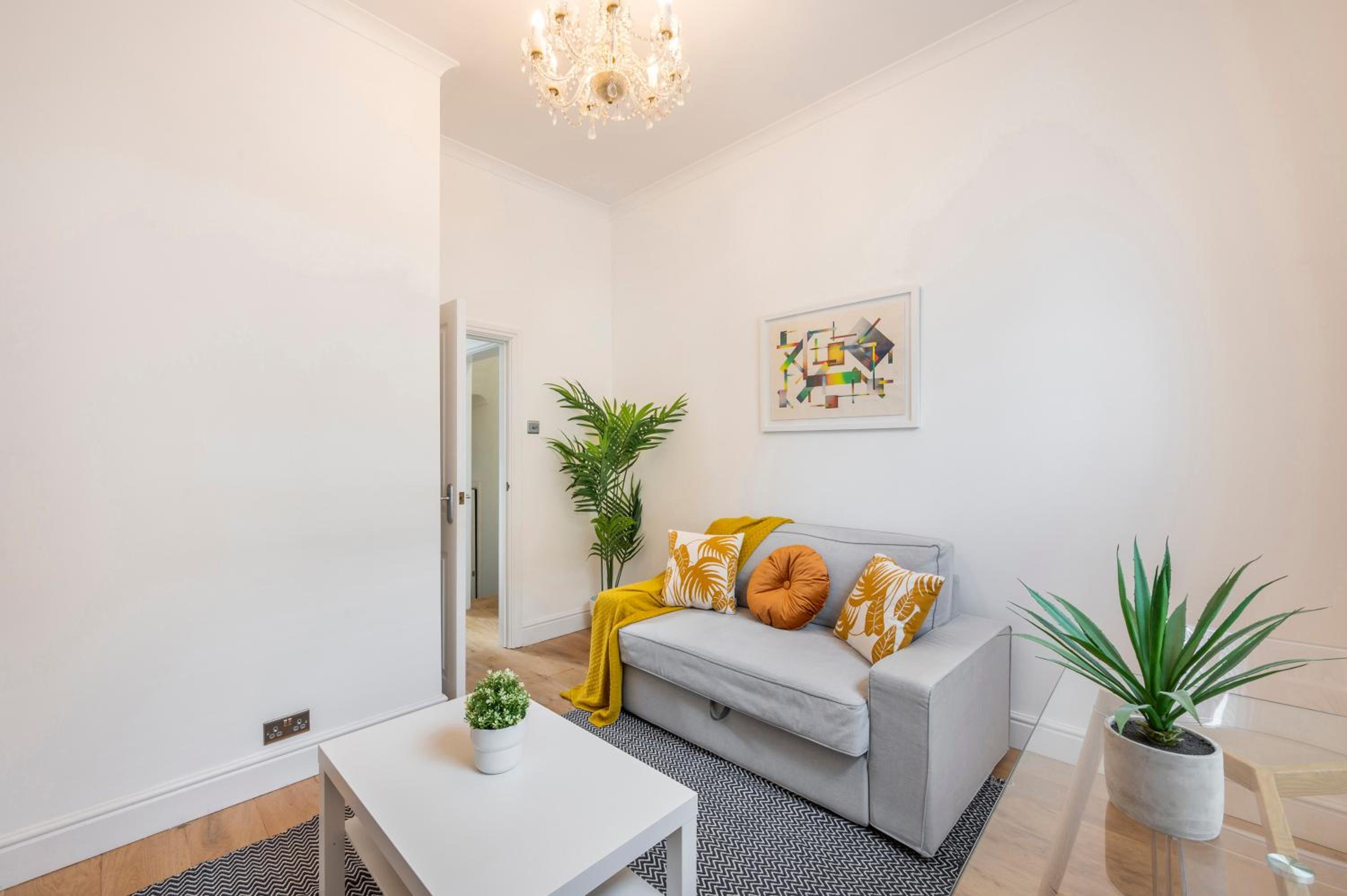 Charming 1 Bedroom Flat with Private Patio - West London, Kensington, Earl's Court, Chelsea