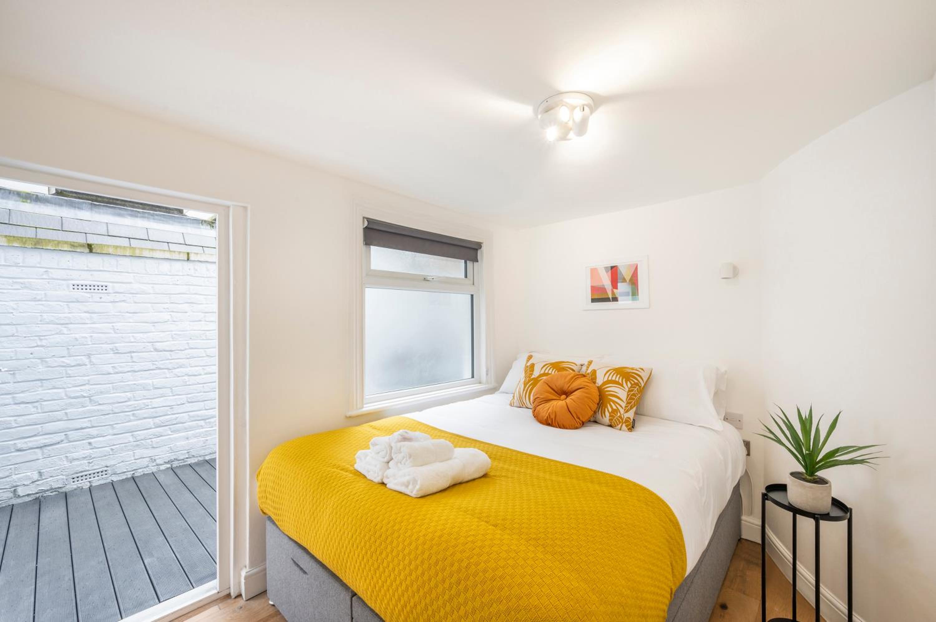 Charming 1 Bedroom Flat with Private Patio - West London, Kensington, Earl's Court, Chelsea