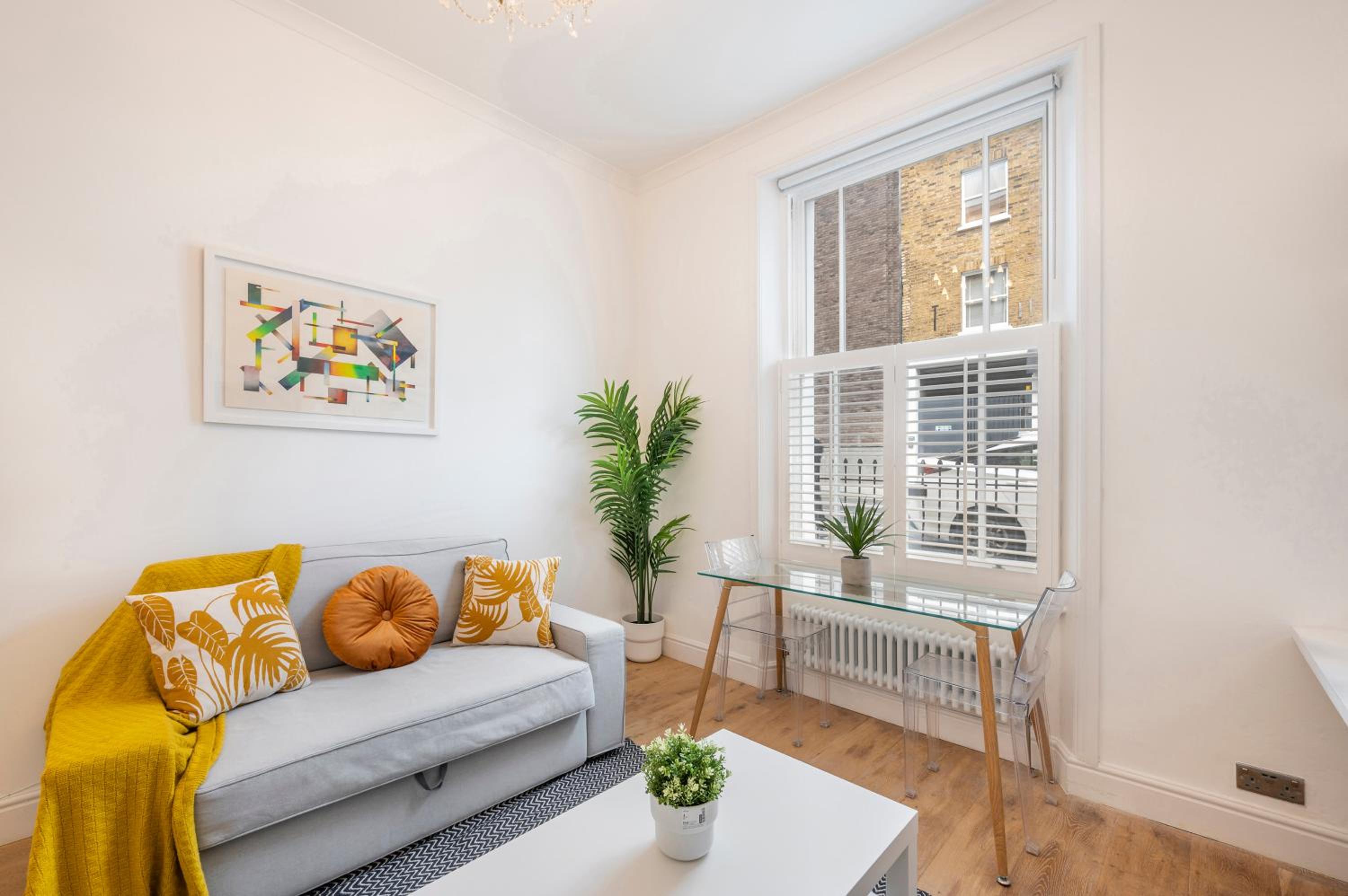 Charming 1 Bedroom Flat with Private Patio - West London, Kensington, Earl's Court, Chelsea
