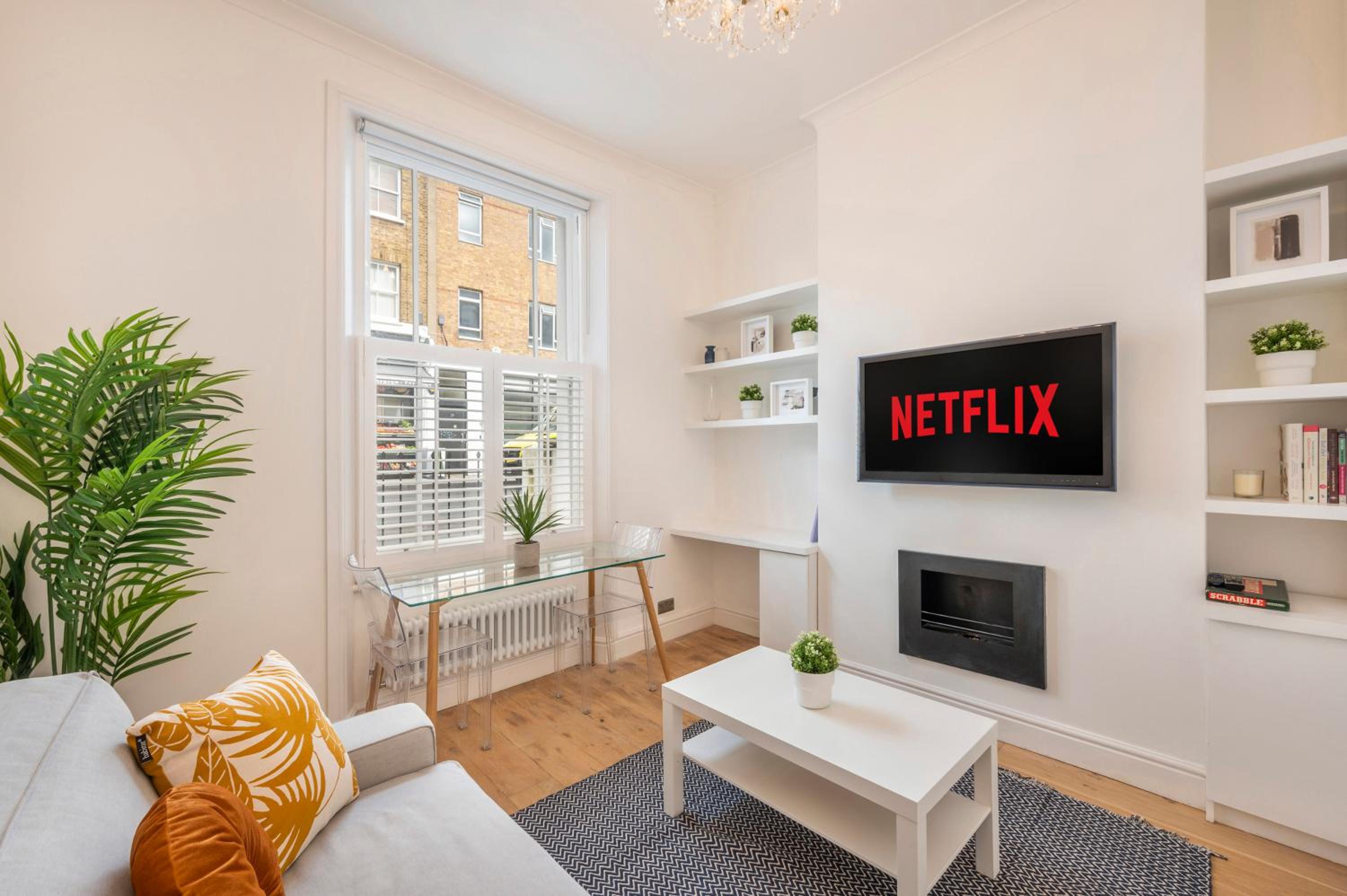 Charming 1 Bedroom Flat with Private Patio - West London, Kensington, Earl's Court, Chelsea