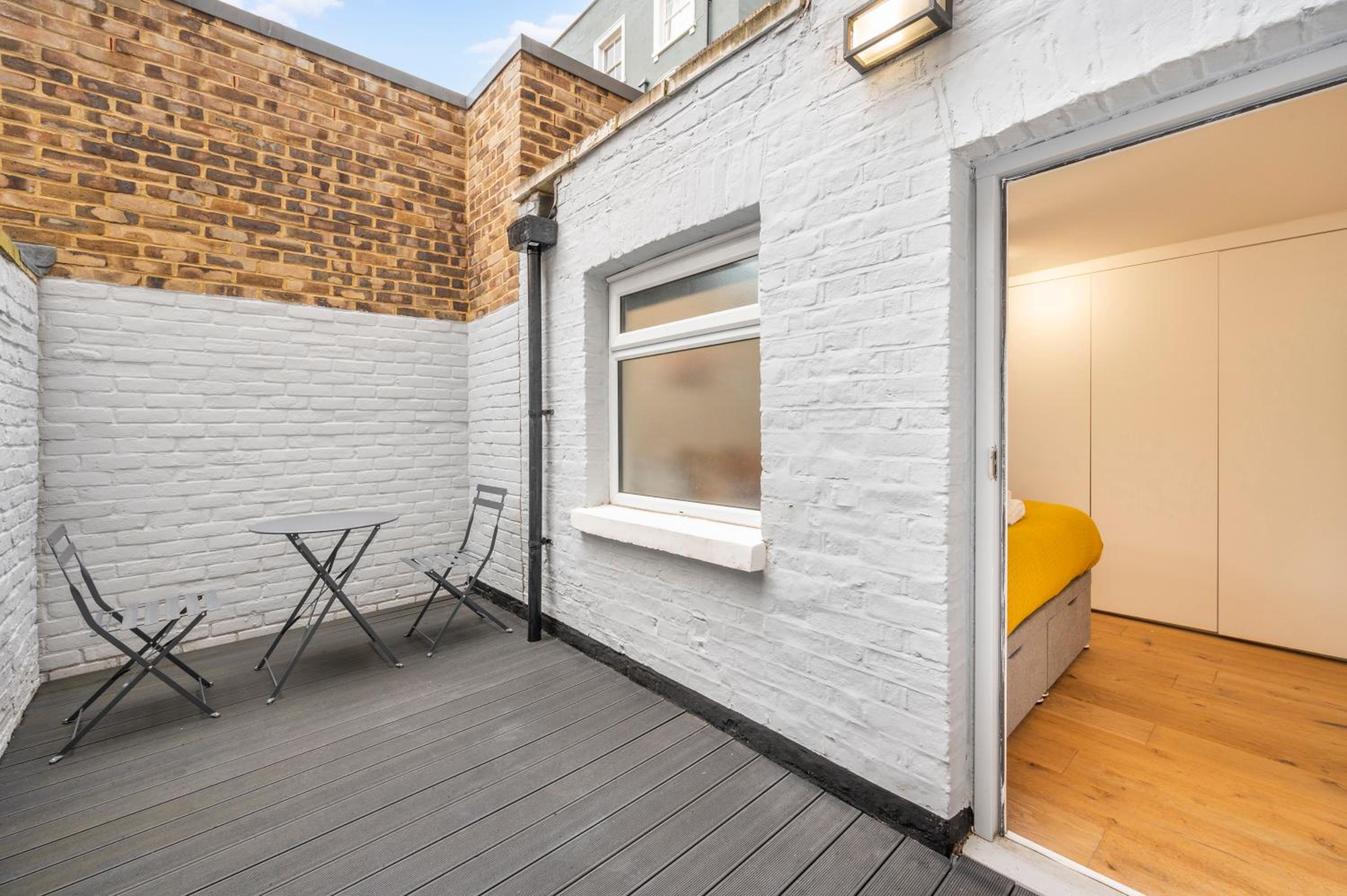 Charming 1 Bedroom Flat with Private Patio - West London, Kensington, Earl's Court, Chelsea