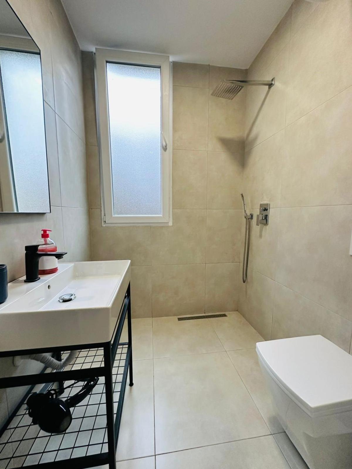 SELA RENT- City Rooms and Studio Apartments