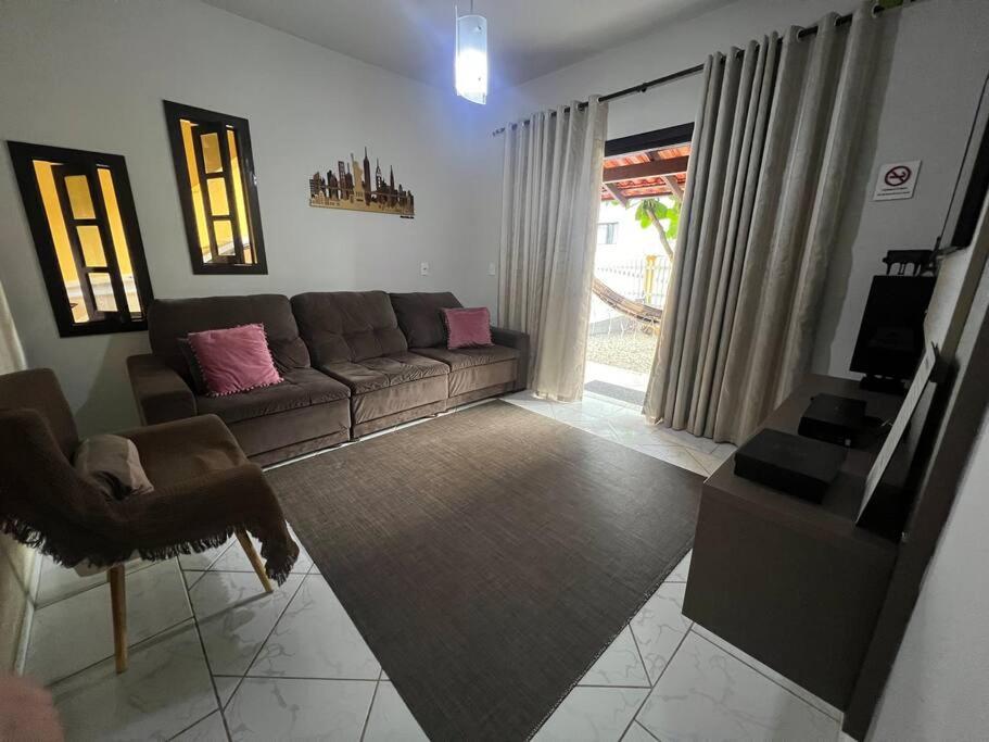 Casa espaçosa com churrasqueira