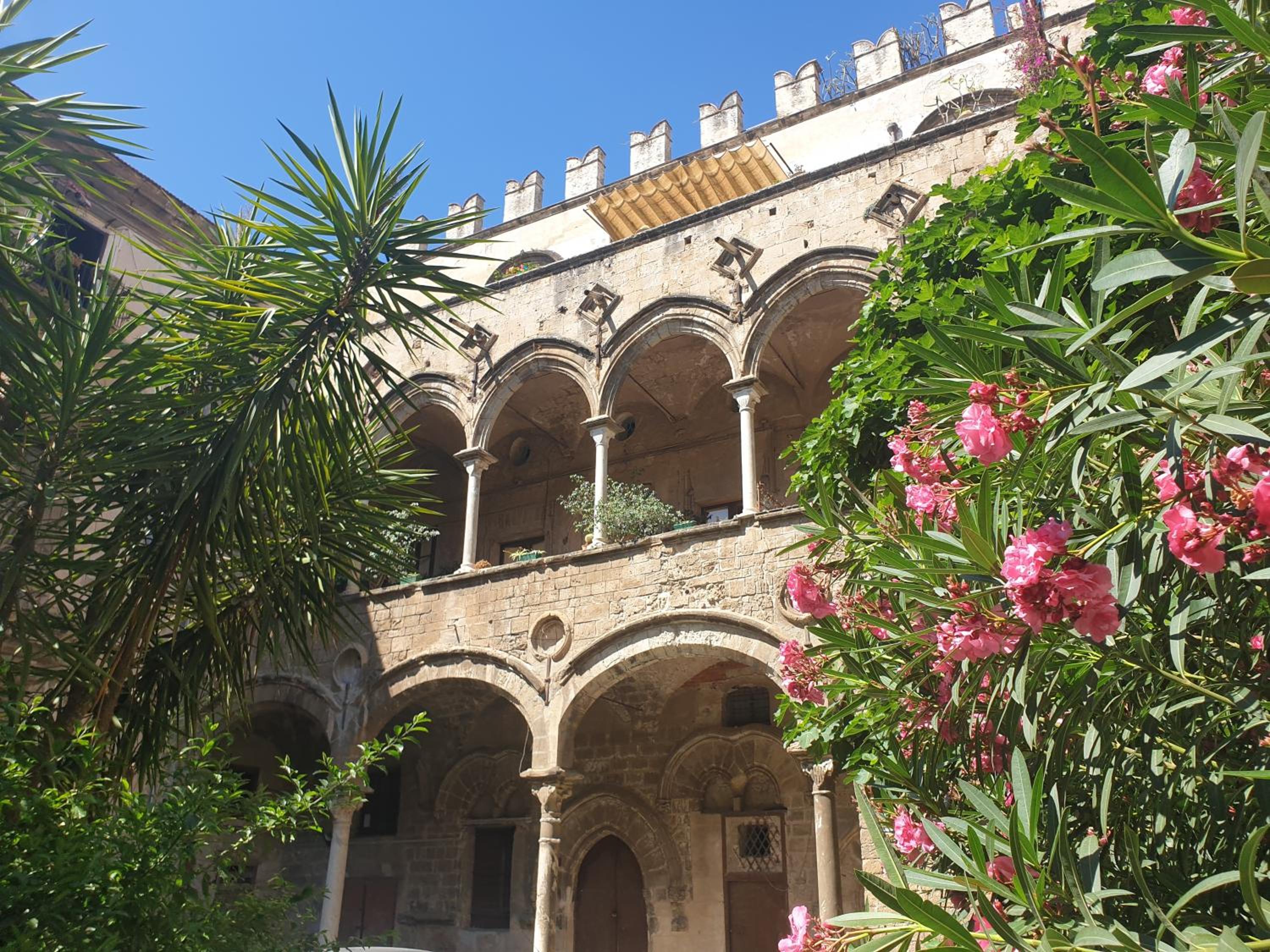 Le Casette Palazzo Ajutamicristo XII view 3