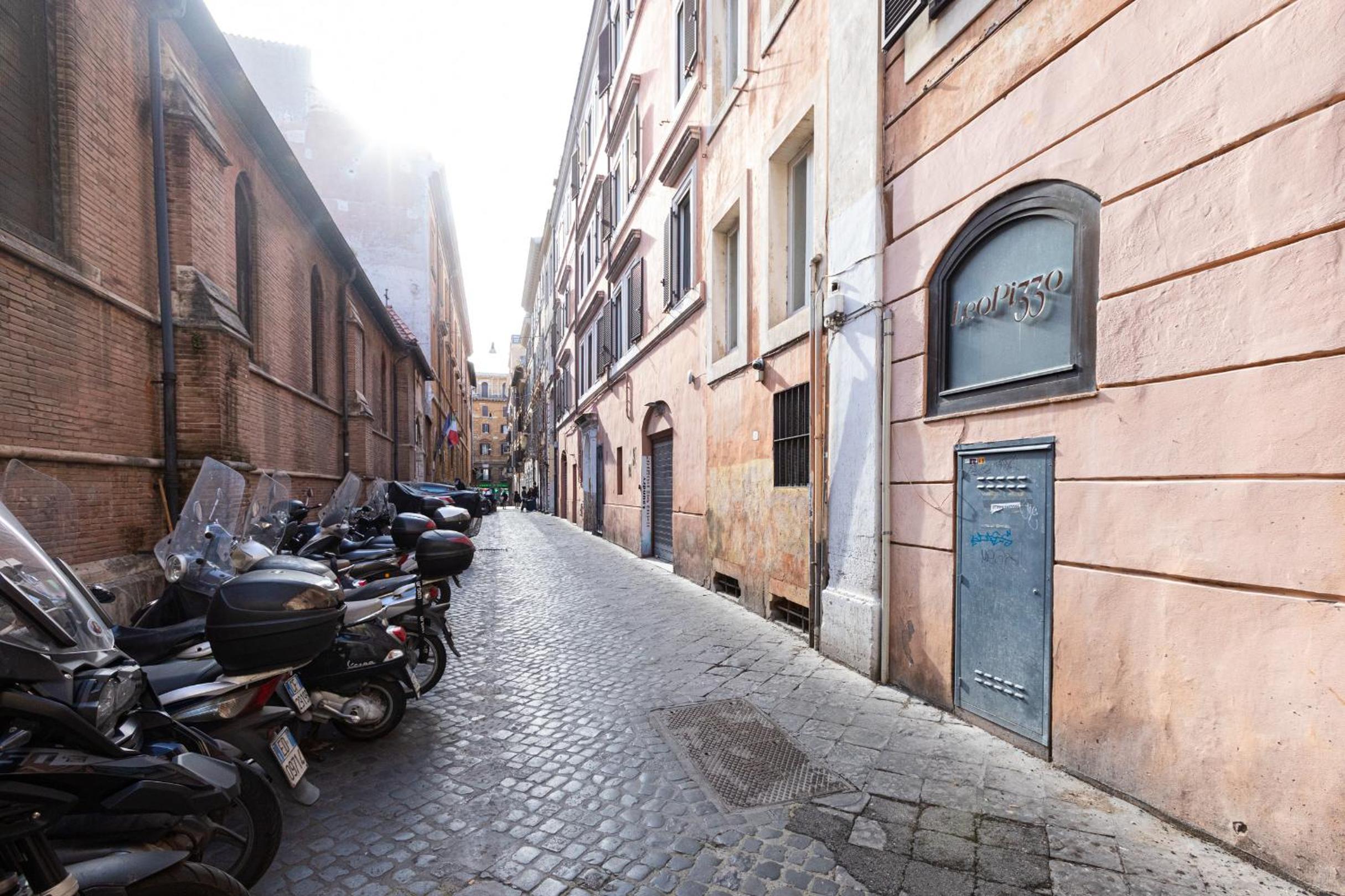 Collection Spanish Steps Apartments