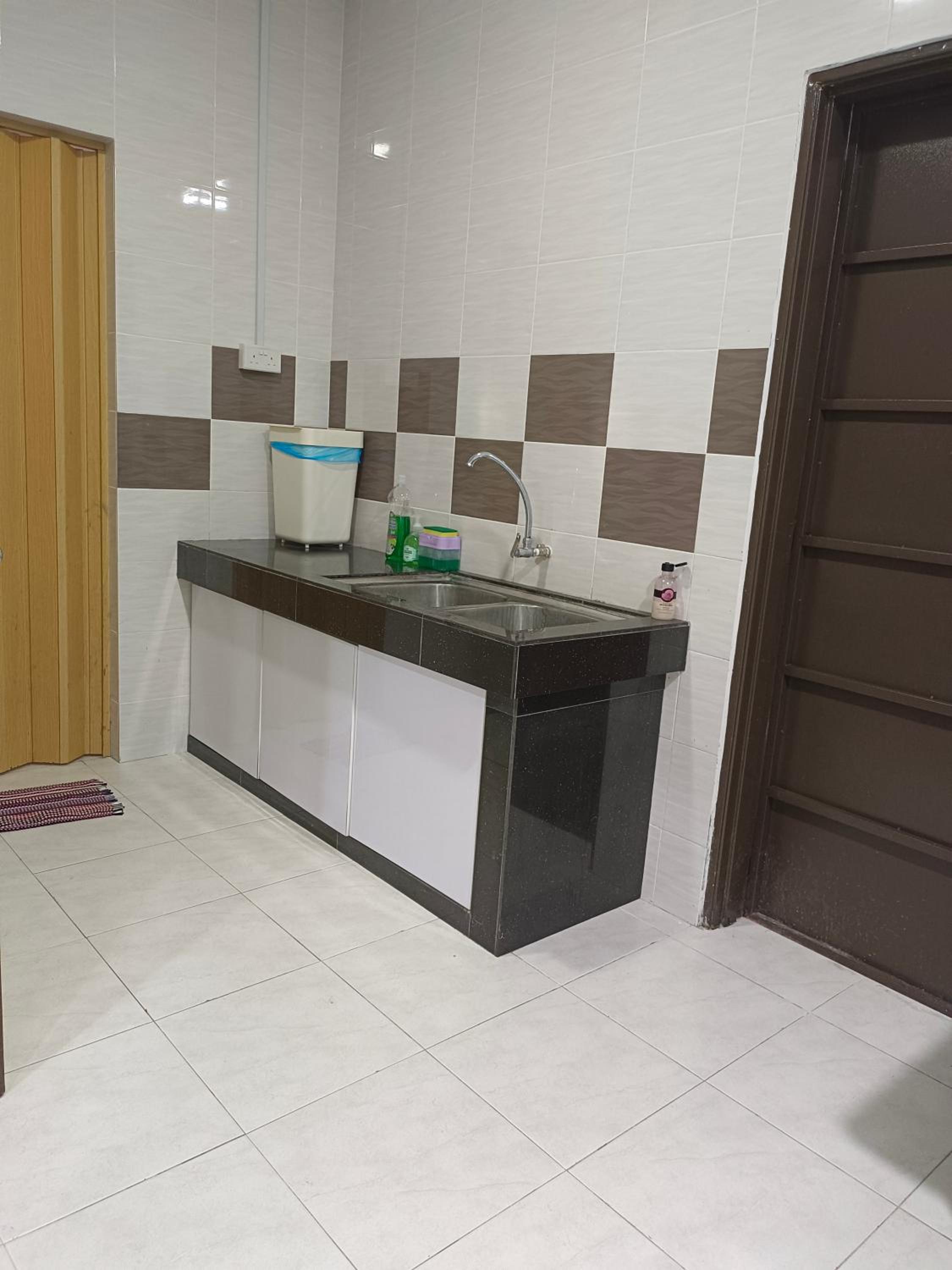 8Pax comfortable setia residen photo 7