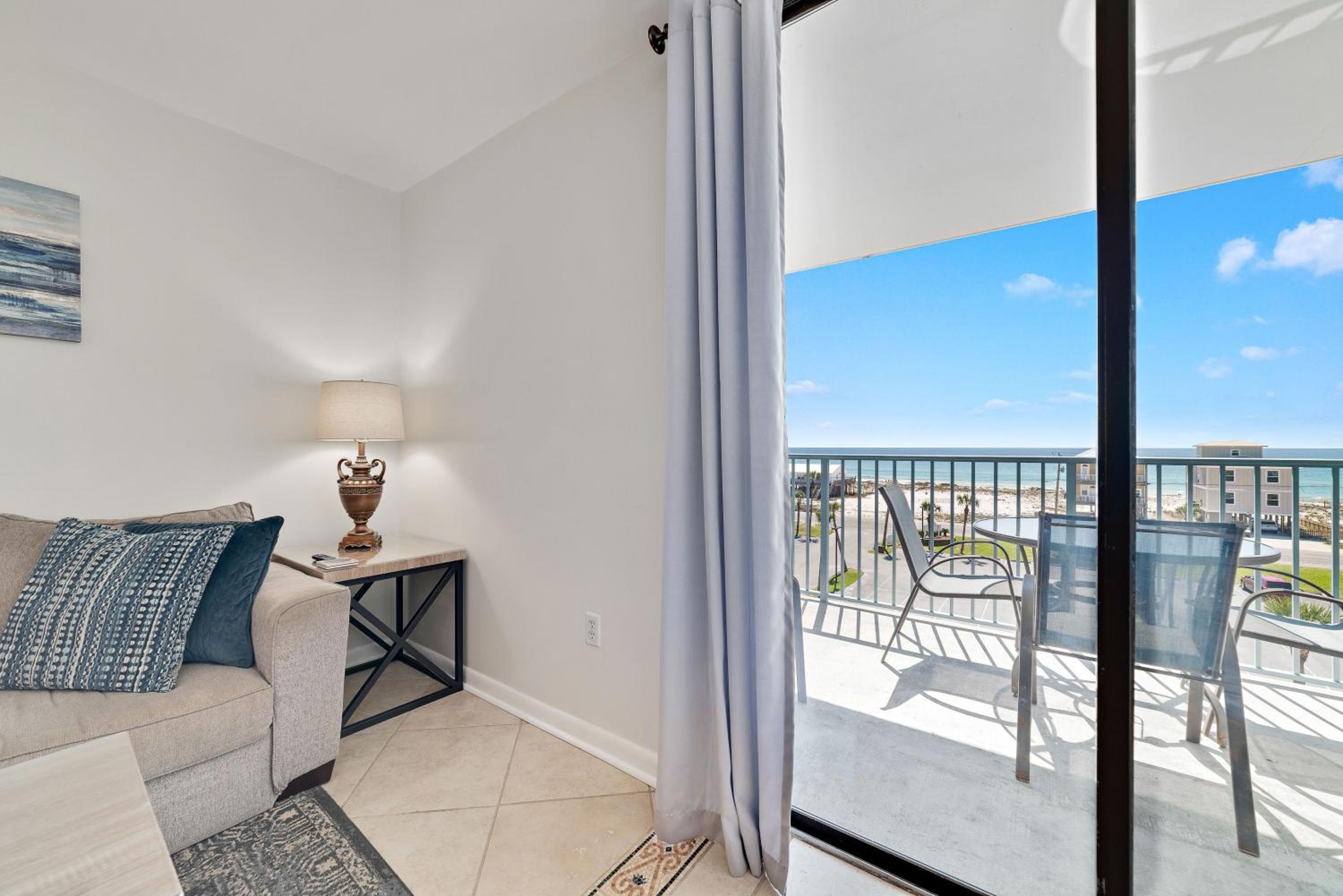 1Br/1Ba Sleeps 4 Near Beach w/ Breathtaking Ocean Views view 3