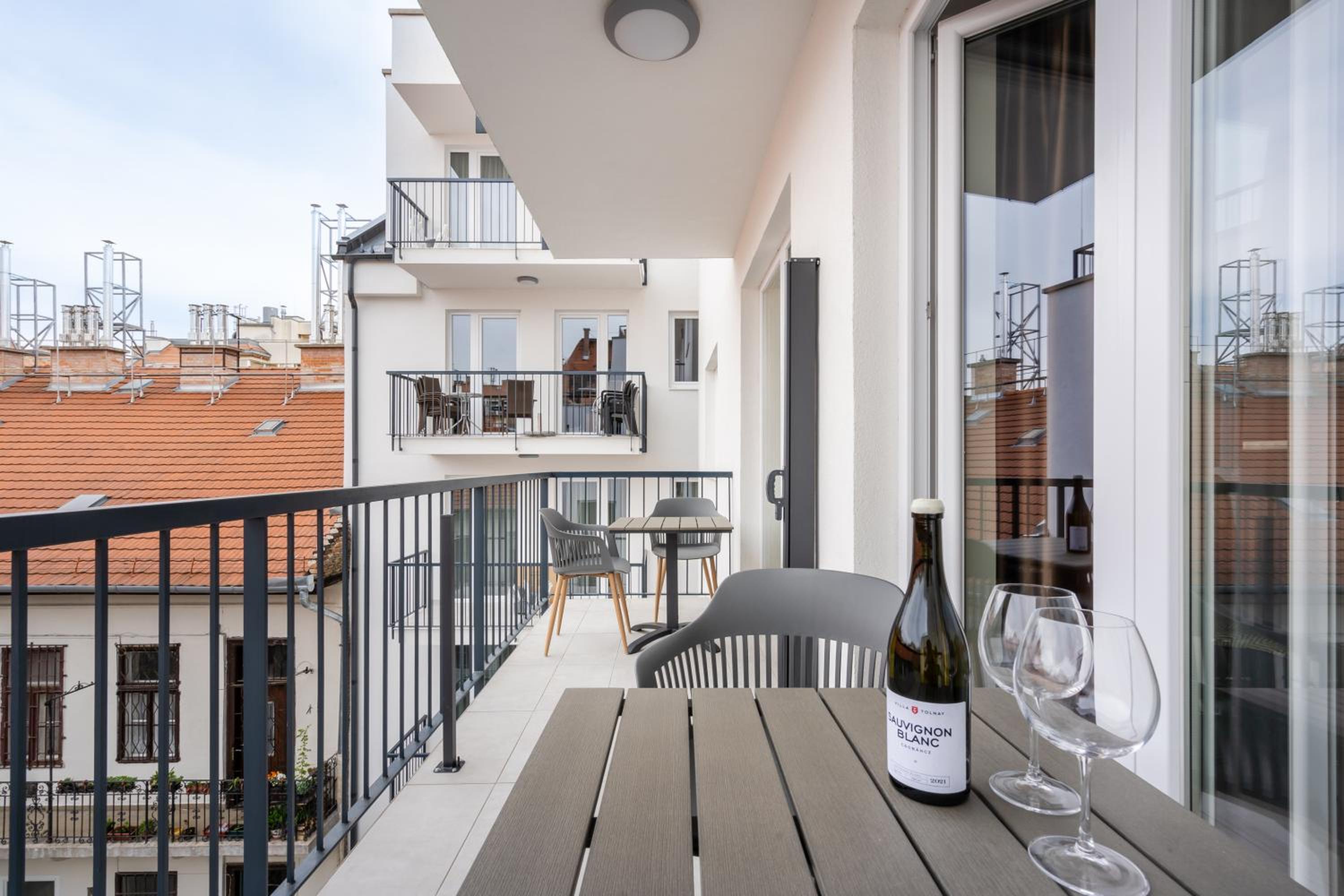 Rose Garden Residence - Boutique Apartments in City Center view 2