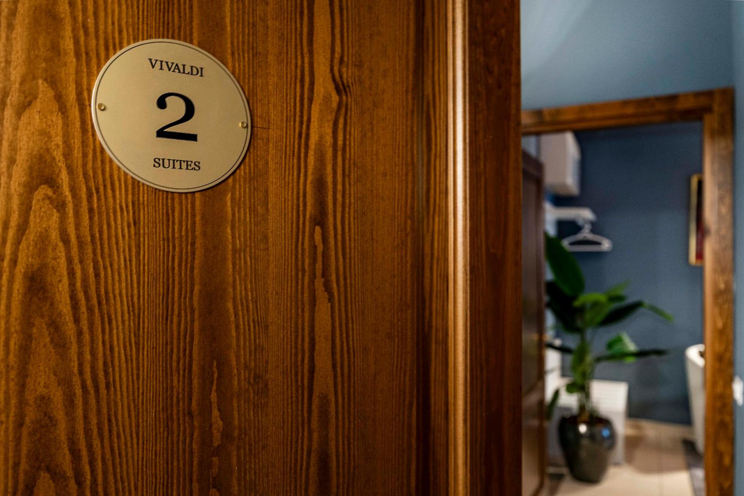 Vivaldi Suites R&R