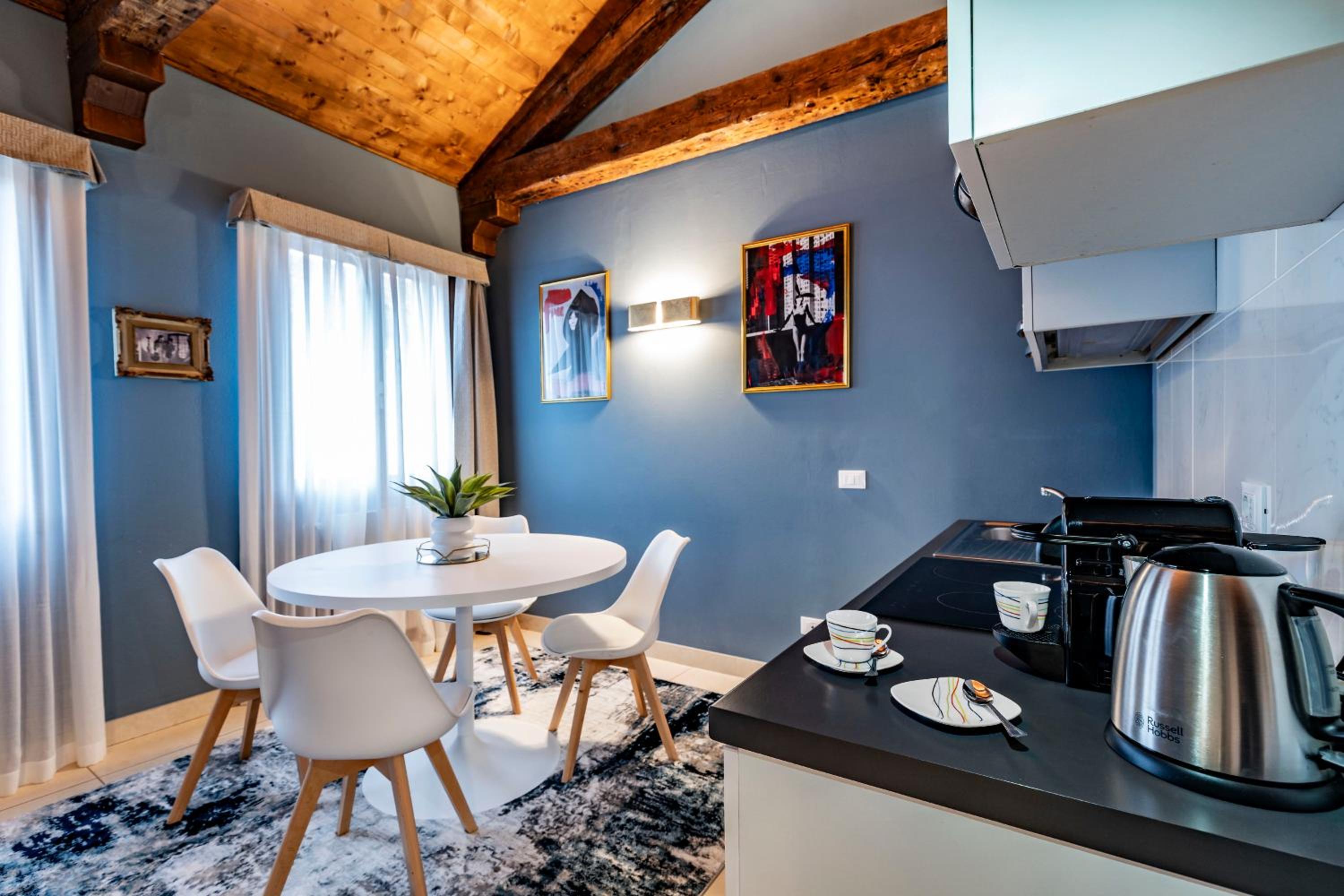 Vivaldi Suites R&R