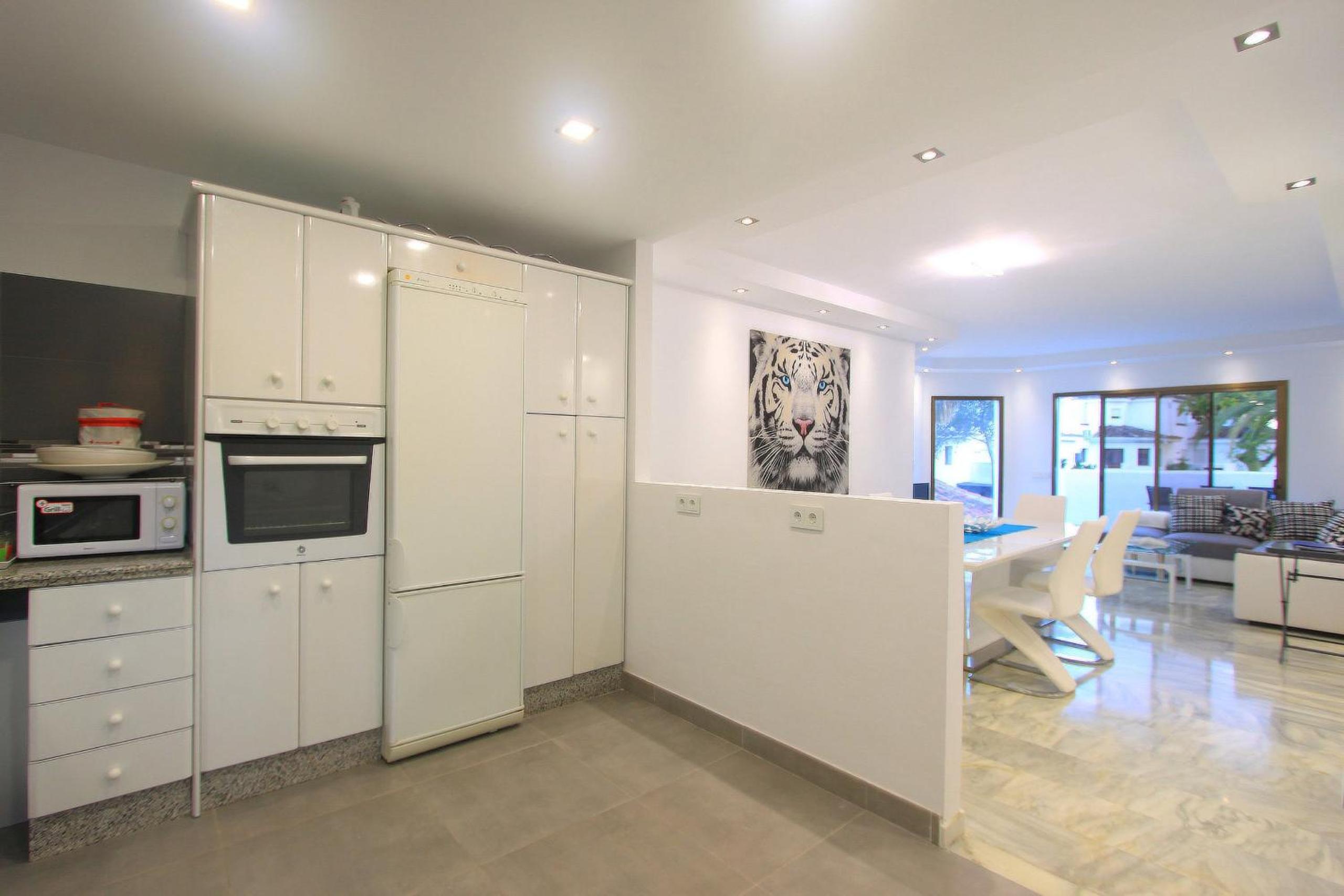 1093 modern beach apartment , huge terrace , bbq view 5