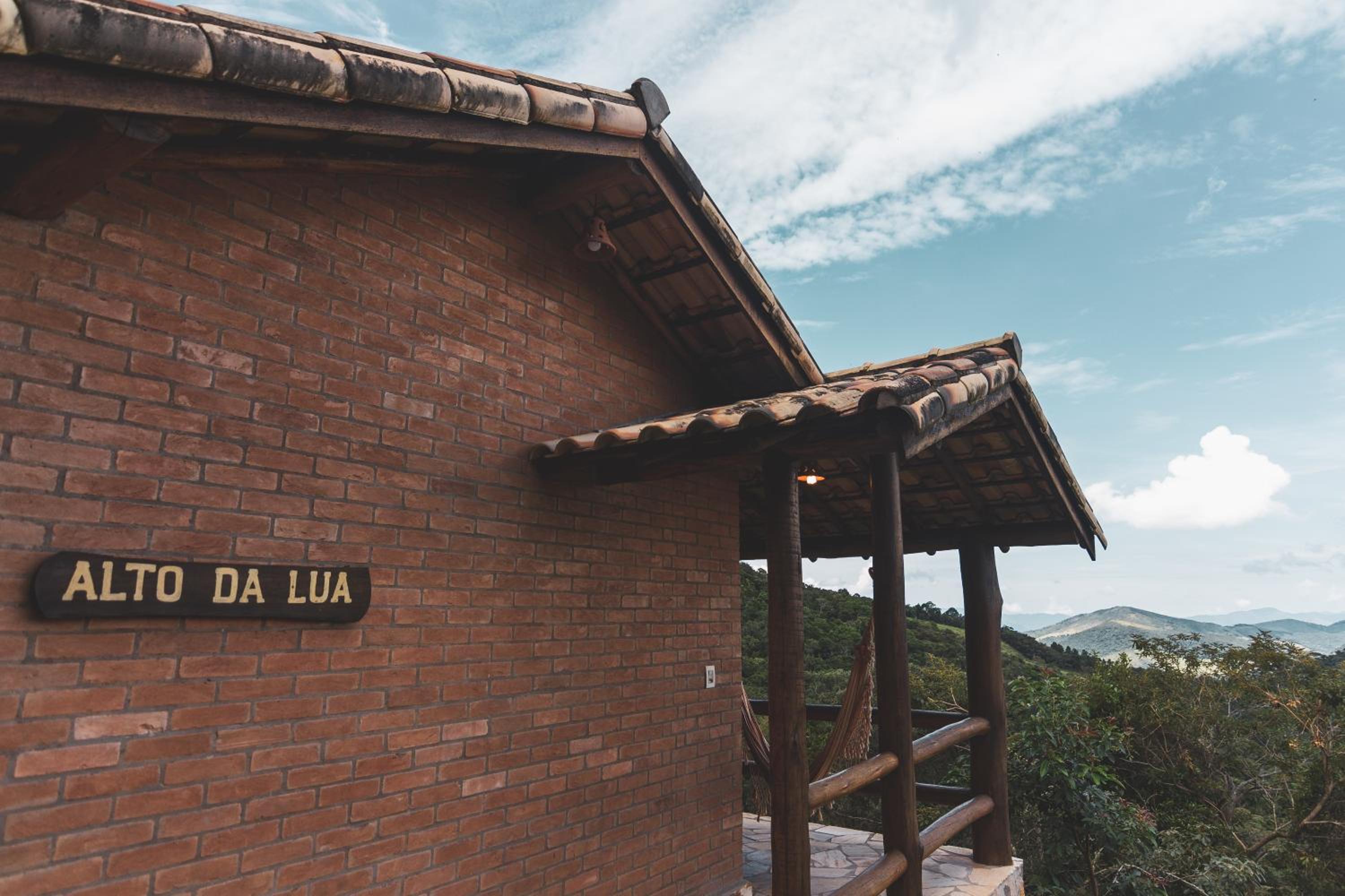 Pousada Alto dos Manacás Chalés e Restaurante - A 500mts da portaria do parque e 2,5km da Vila