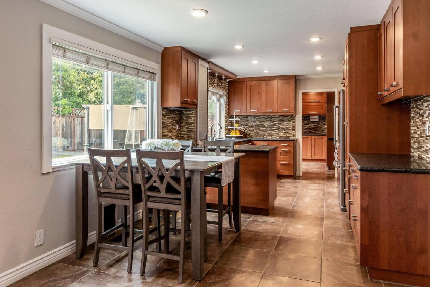 Spacious 5BR San Jose Home w Parking & Backyard view 2