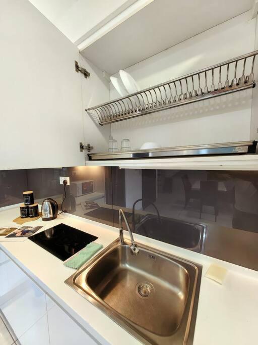 Almas Suites Netflix Wi-Fi Seaview By STAY photo 4