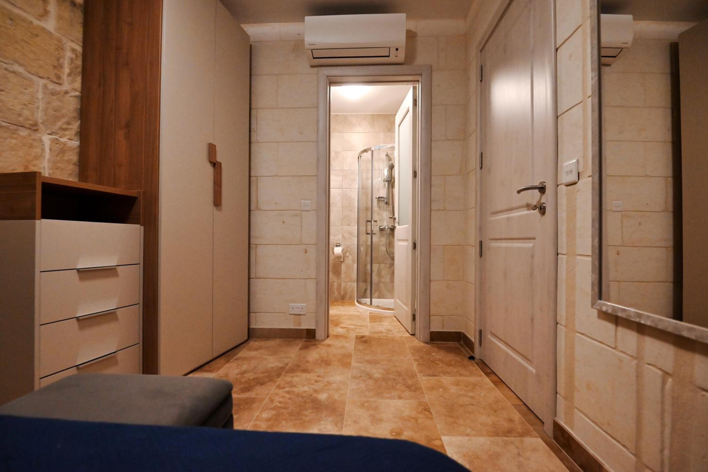 Ġarra Farmhouse with Heated Pool view 4