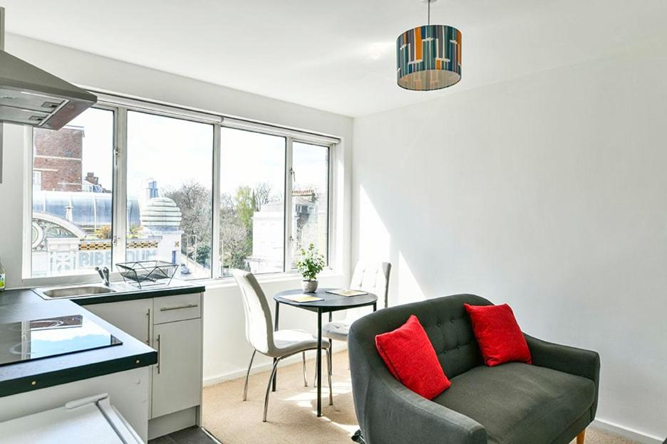 Cosy 1BR South Kensington apartment