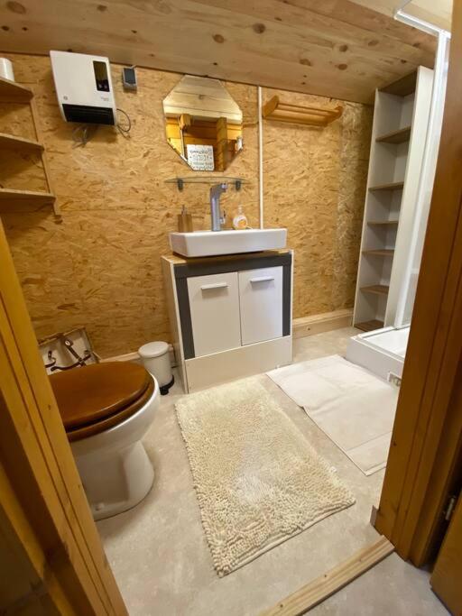 FEWO PARTNERS Haus Clemens - Gemütliches Holzhaus mit Grundstück nahe Badesee