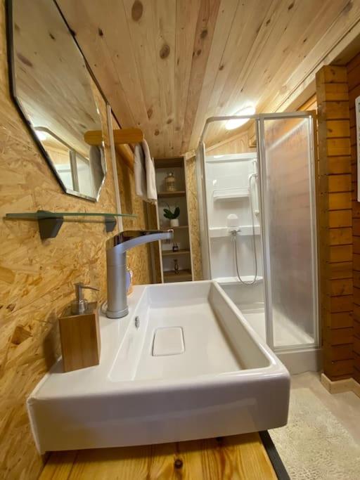FEWO PARTNERS Haus Clemens - Gemütliches Holzhaus mit Grundstück nahe Badesee