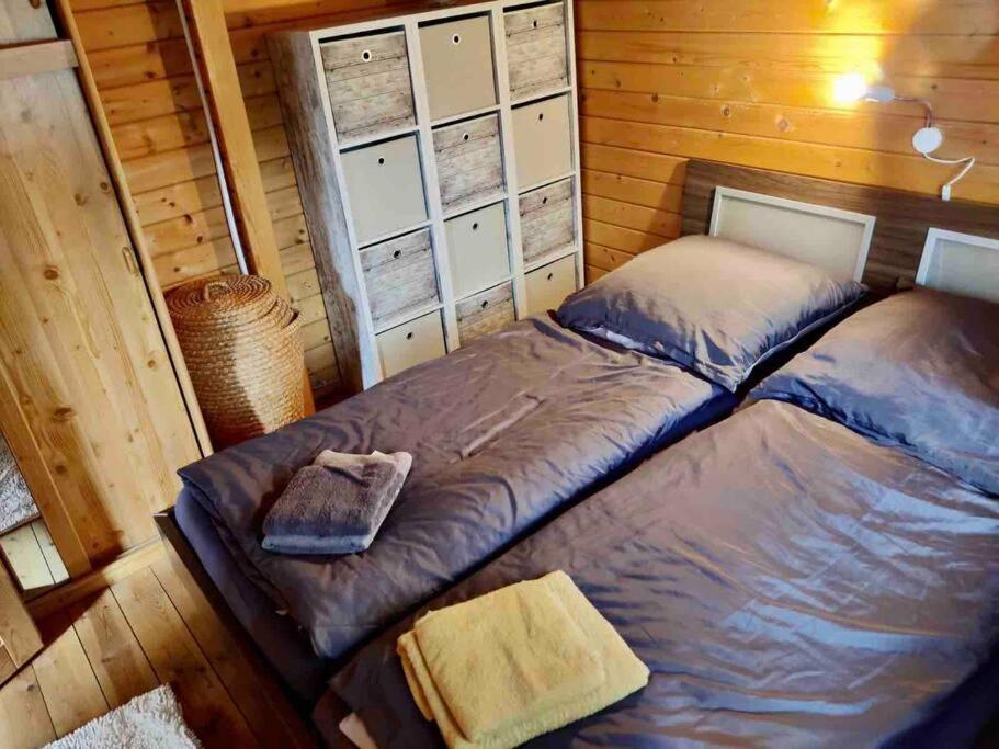 FEWO PARTNERS Haus Clemens - Gemütliches Holzhaus mit Grundstück nahe Badesee