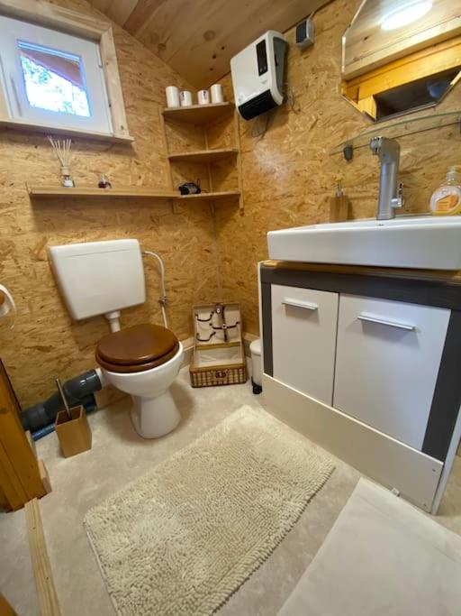 FEWO PARTNERS Haus Clemens - Gemütliches Holzhaus mit Grundstück nahe Badesee
