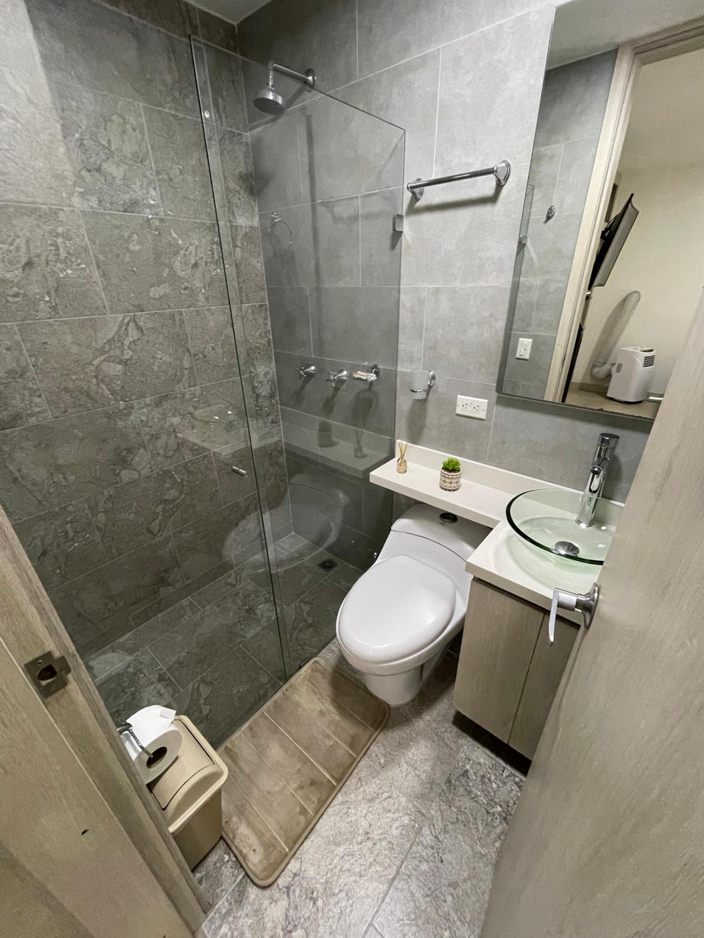 Apartamento en Laureles con Aire Acondicionado