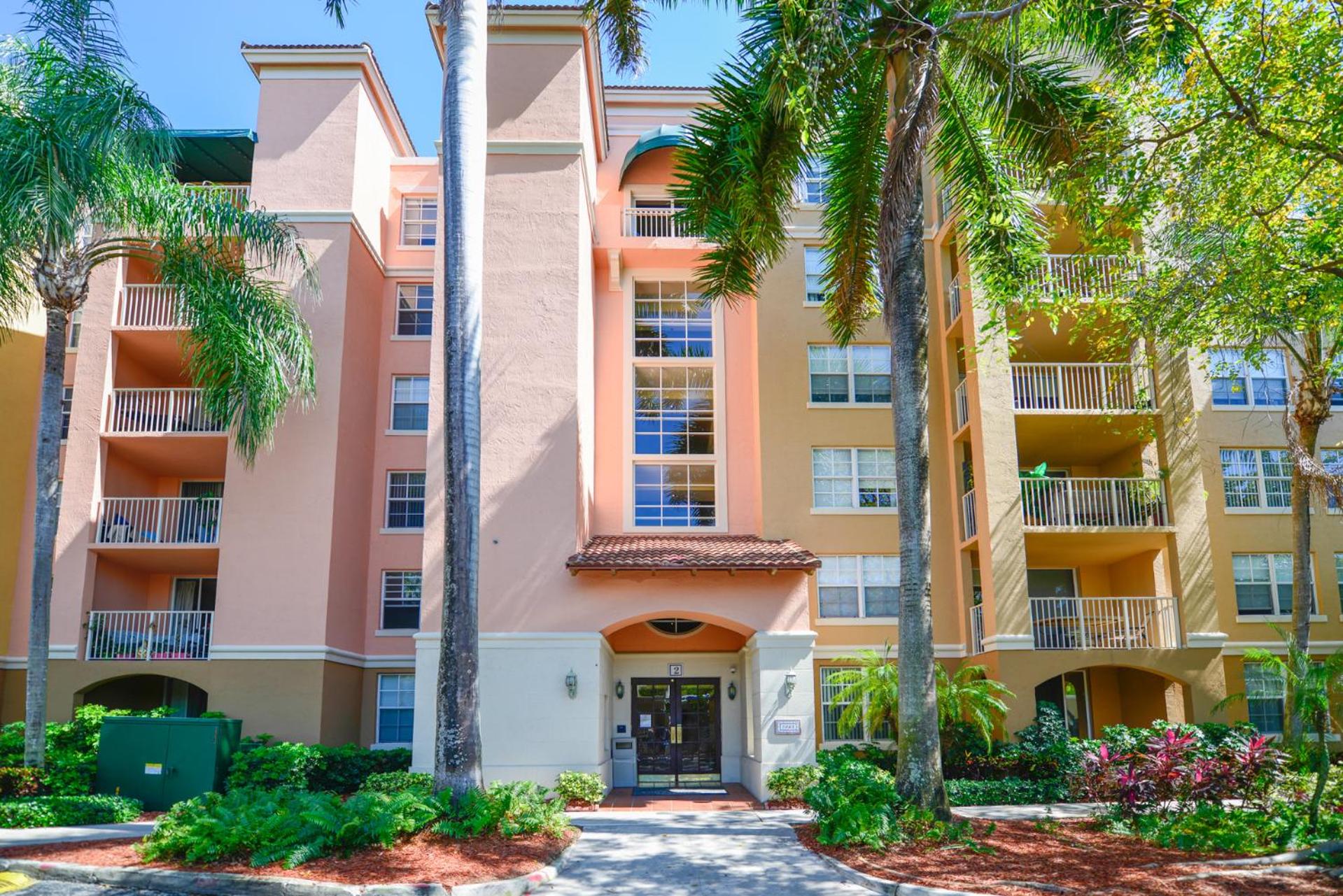Lux Condo at Yacht Club 10 min from Beach