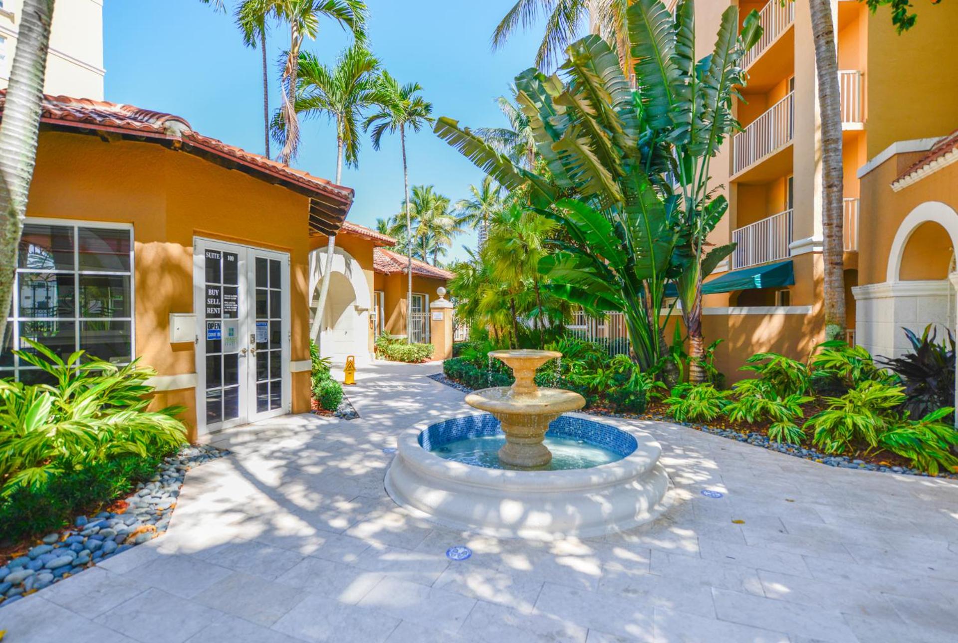 Lux Condo at Yacht Club 10 min from Beach