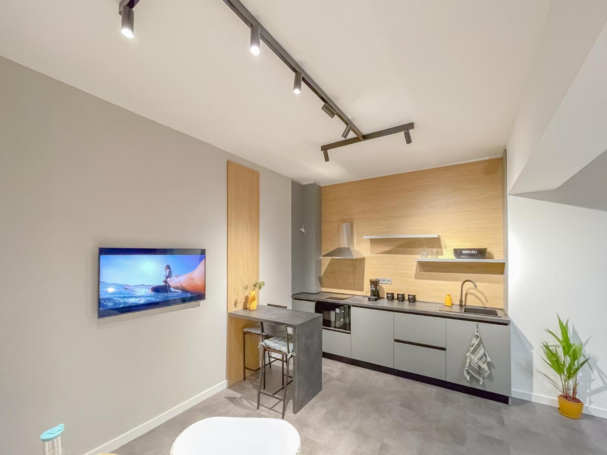 Stylish City Center Apartment by NDK