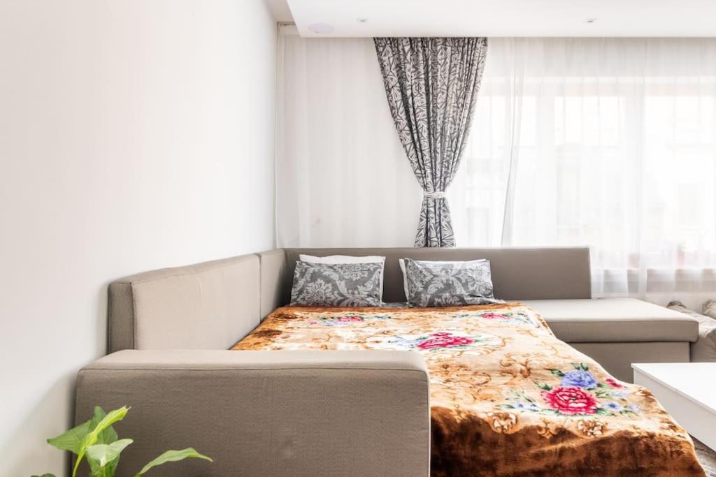 European heart 2-bedroom flat.