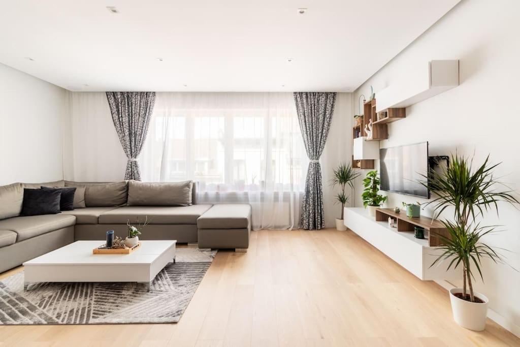 European heart 2-bedroom flat.