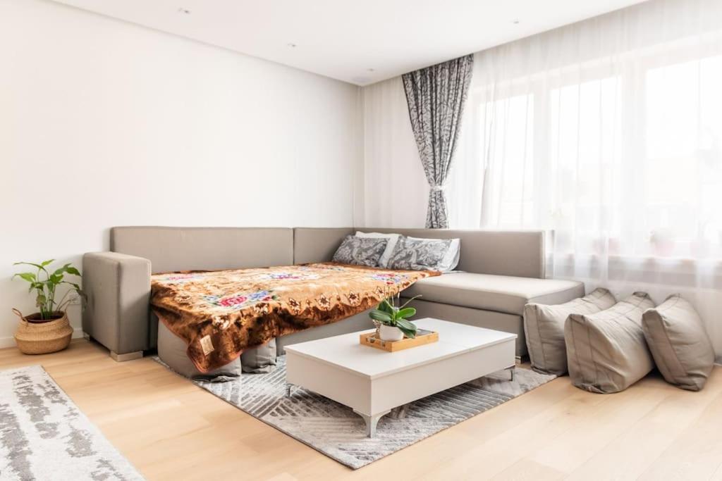 European heart 2-bedroom flat.