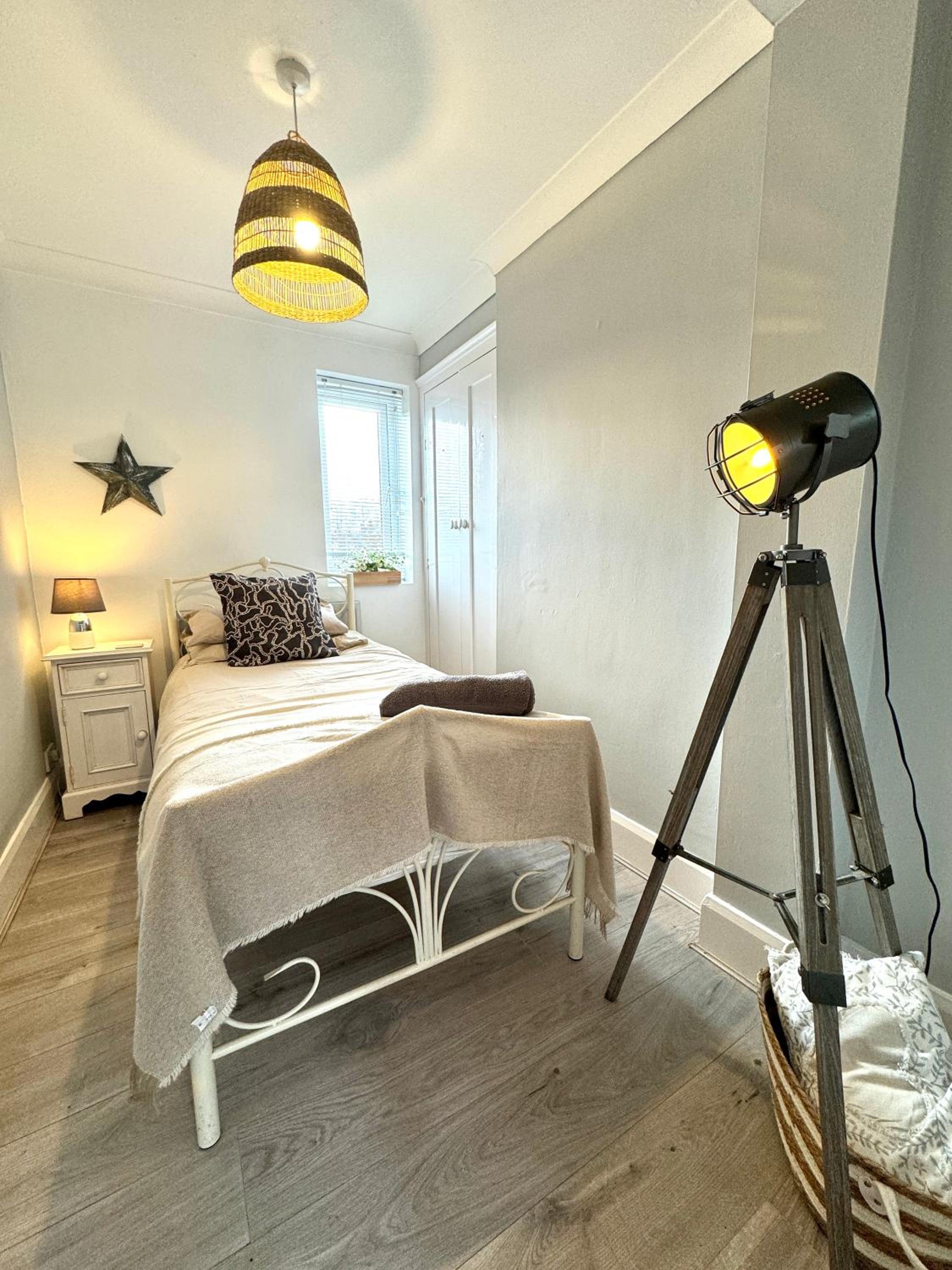 Chester's - Central Chester Stays - City Walls - Private Garden Overlooking River Dee view 2