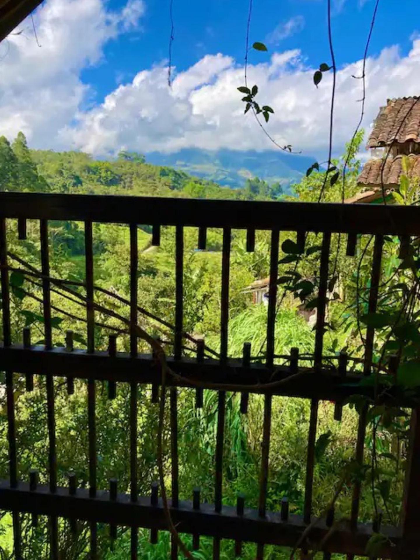 Casa sol y montaña