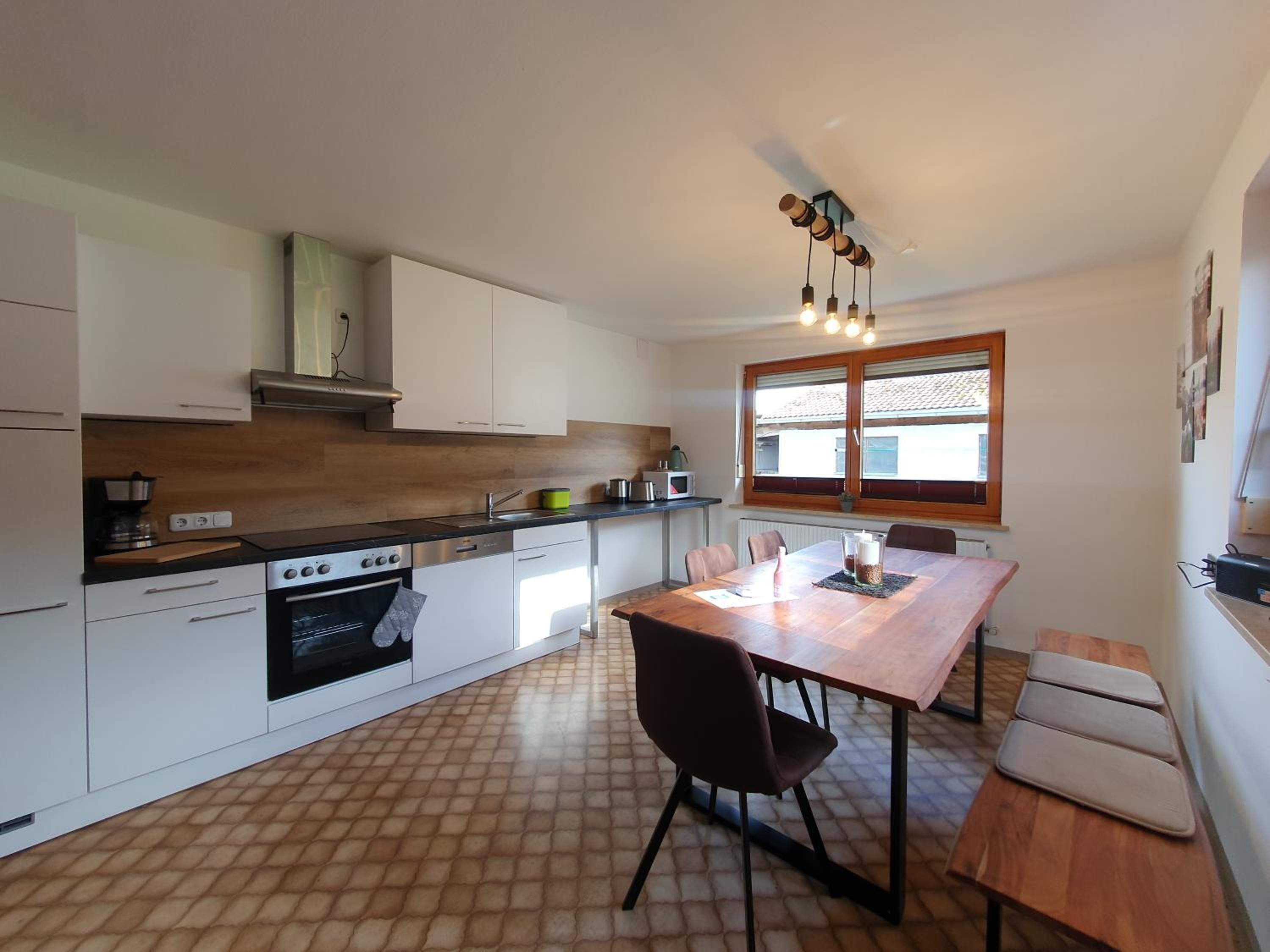 LECHUFER, 80m2, Haushälfte mit privatem Eingang, Kaminofen, Terrasse, Garten