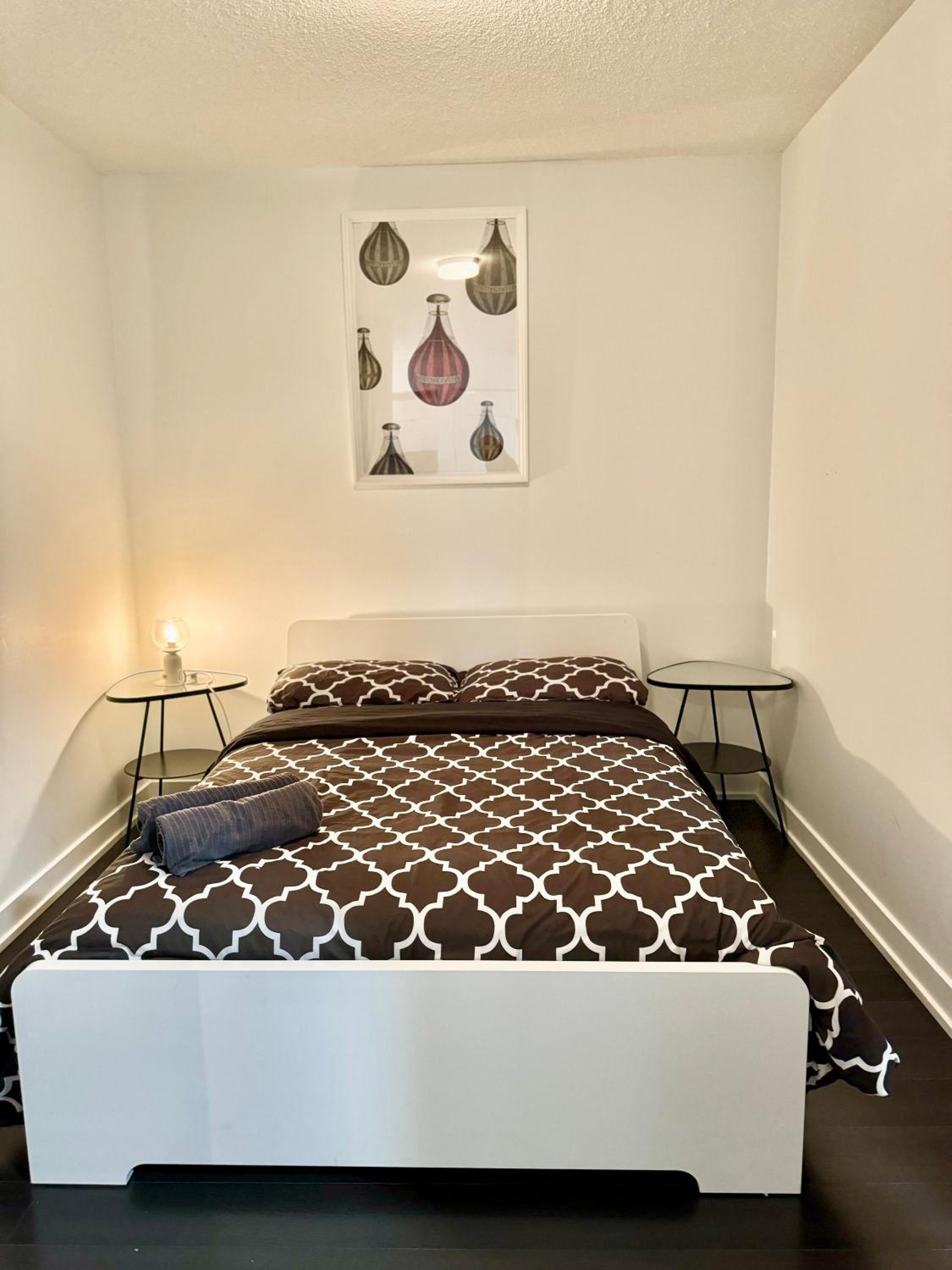 Lush Condo By CNTower - Free Parking