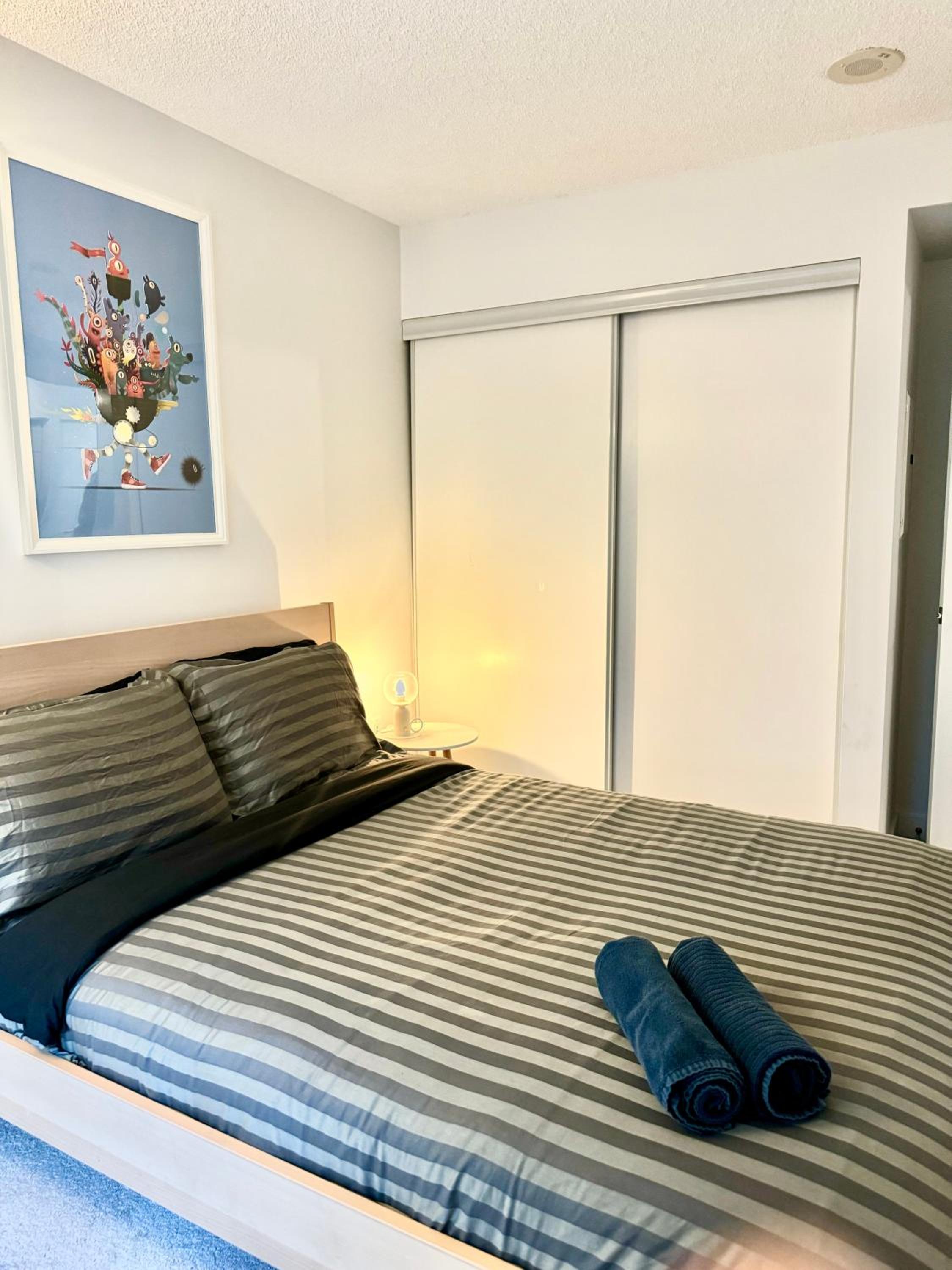 Lush Condo By CNTower - Free Parking