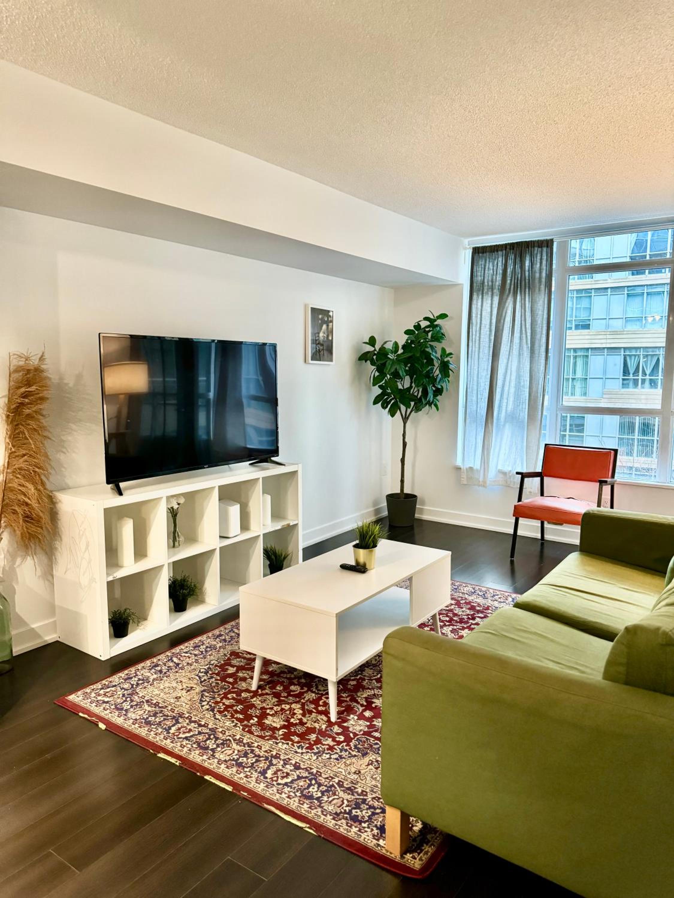 Lush Condo By CNTower - Free Parking