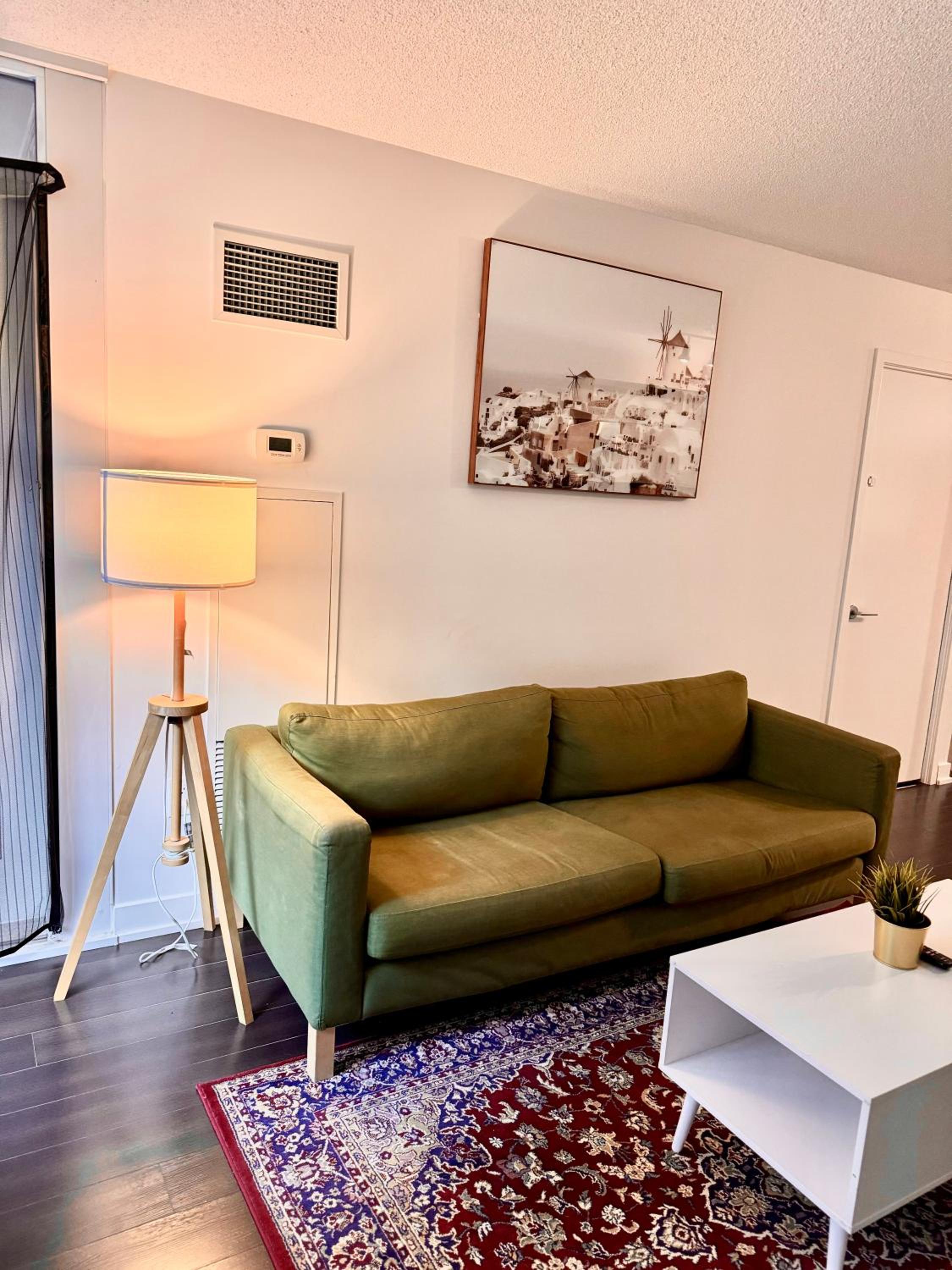 Lush Condo By CNTower - Free Parking