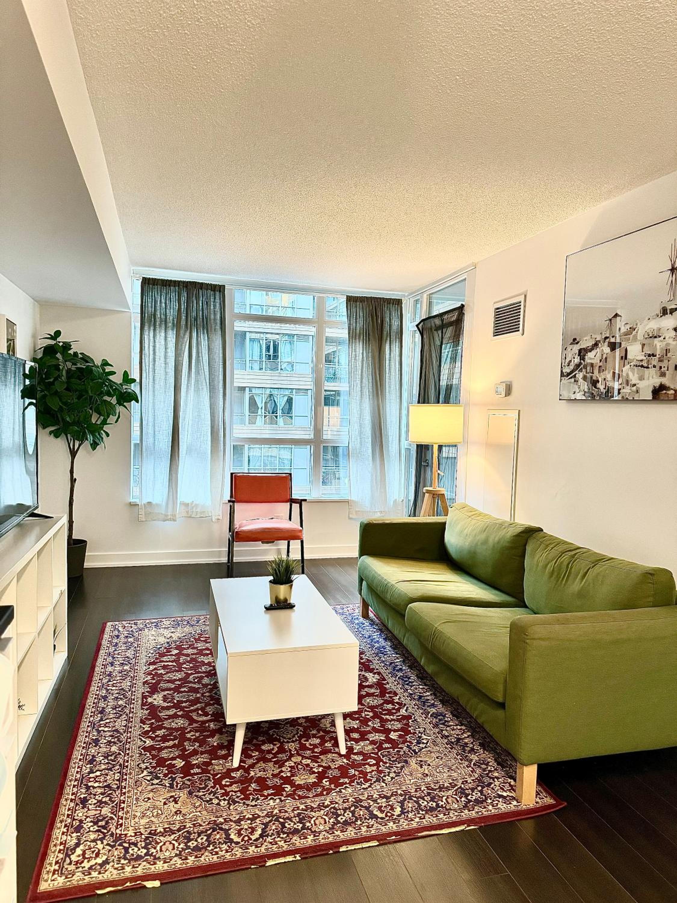 Lush Condo By CNTower - Free Parking