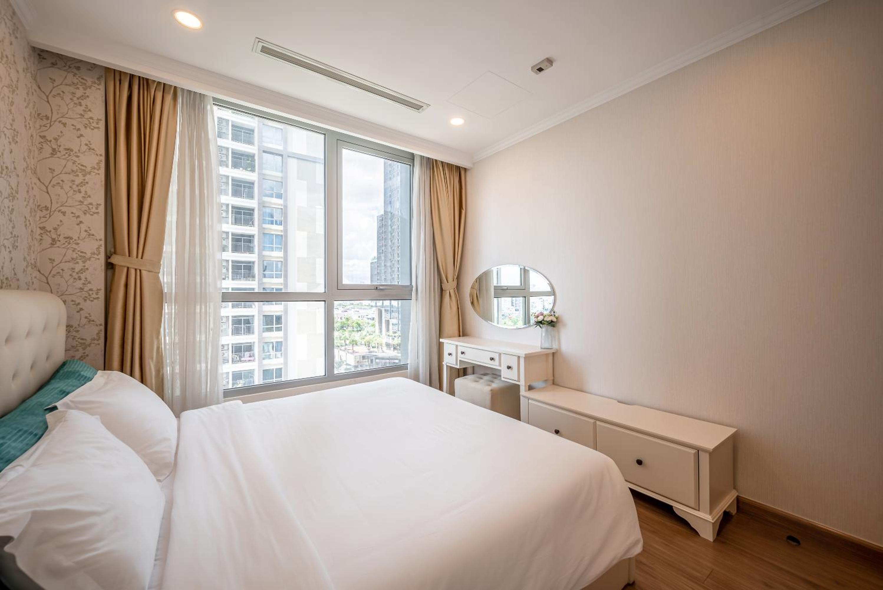 CeLaVie Serviced Apartment - The Vinhomes and Landmark