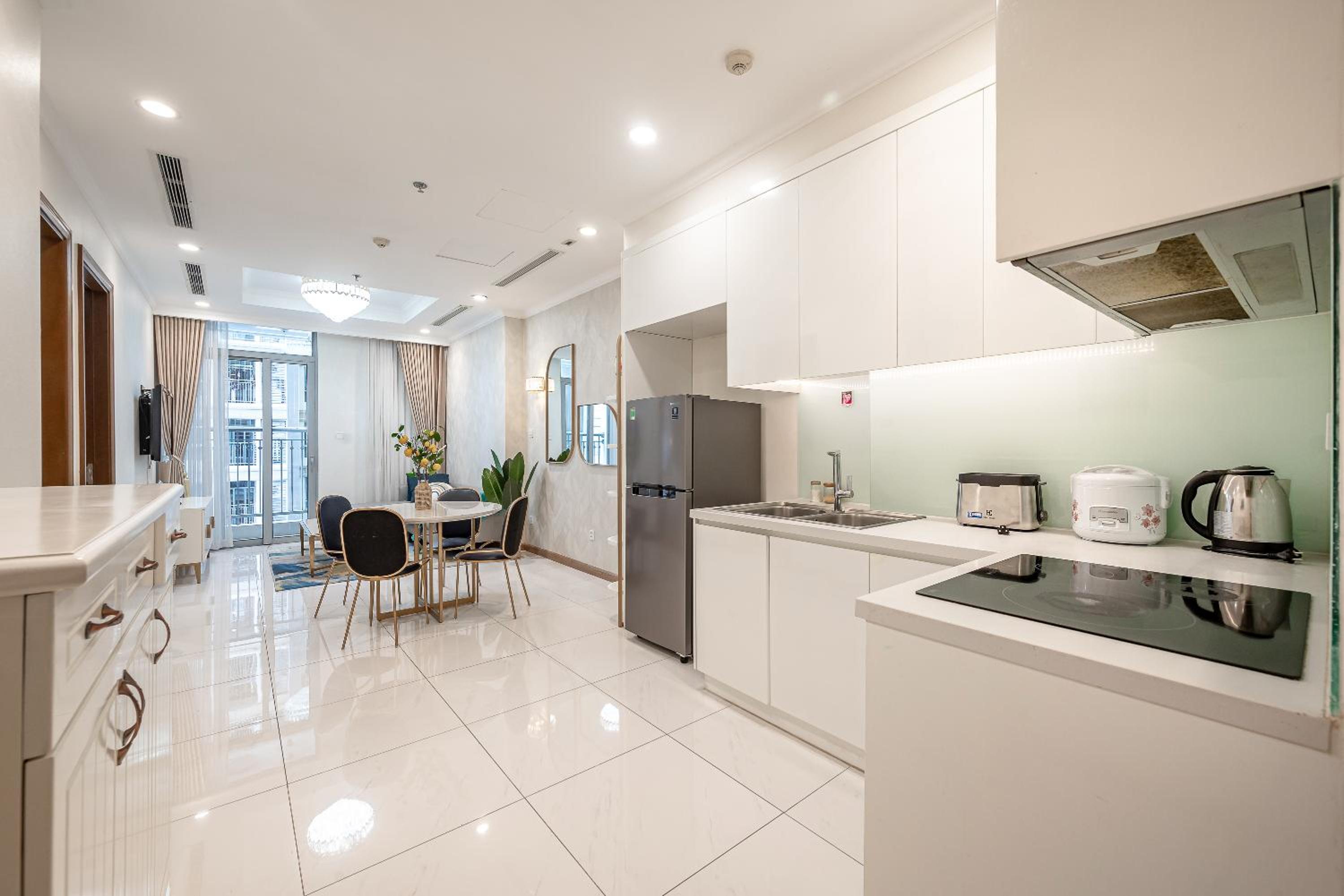 CeLaVie Serviced Apartment - The Vinhomes and Landmark