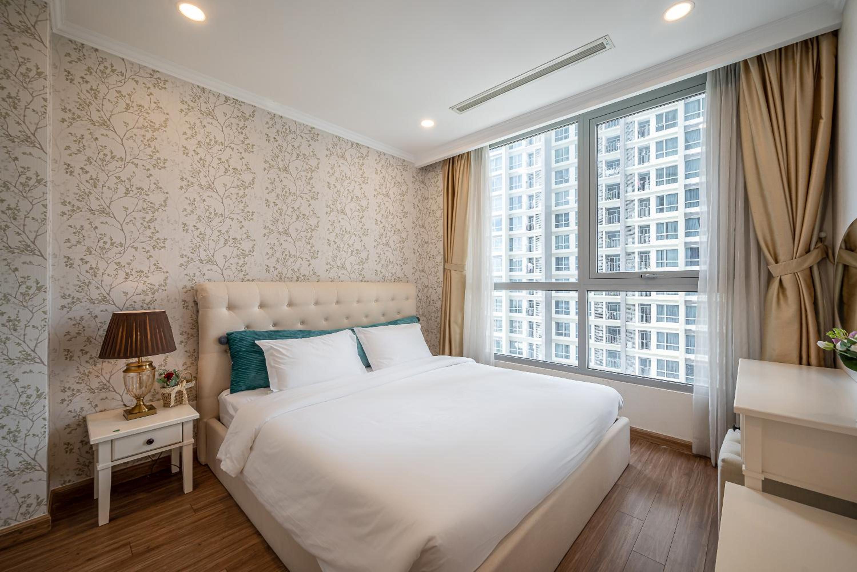 CeLaVie Serviced Apartment - The Vinhomes and Landmark