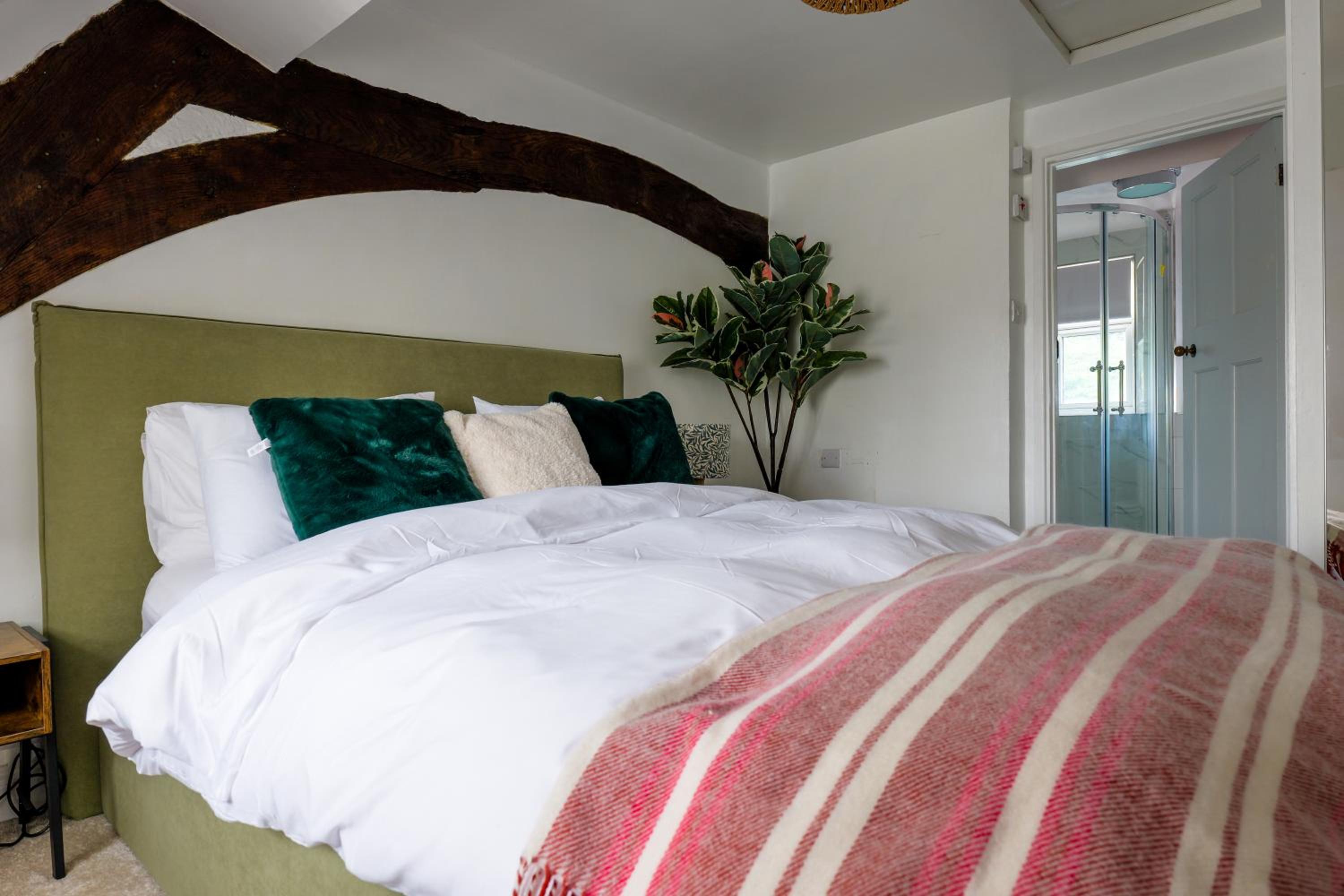 Remarkable Cotswolds 1 bedroom cottage in Finstock view 3
