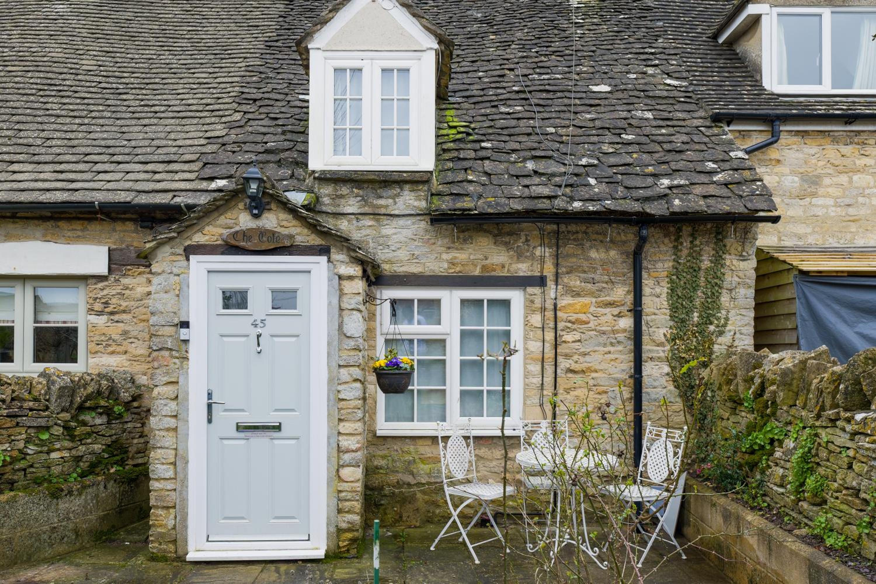 Remarkable Cotswolds 1 bedroom cottage in Finstock view 4