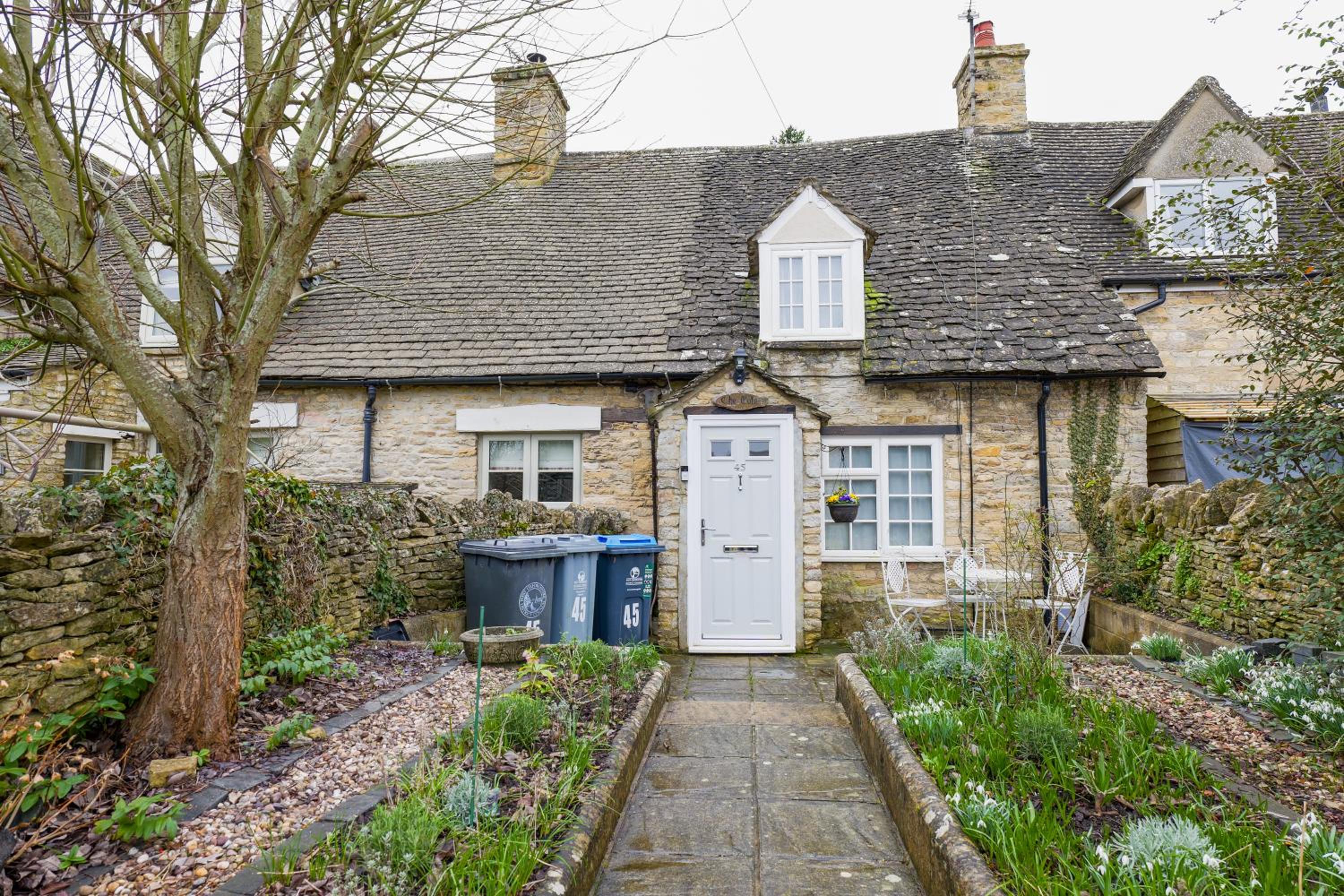 Remarkable Cotswolds 1 bedroom cottage in Finstock view 5
