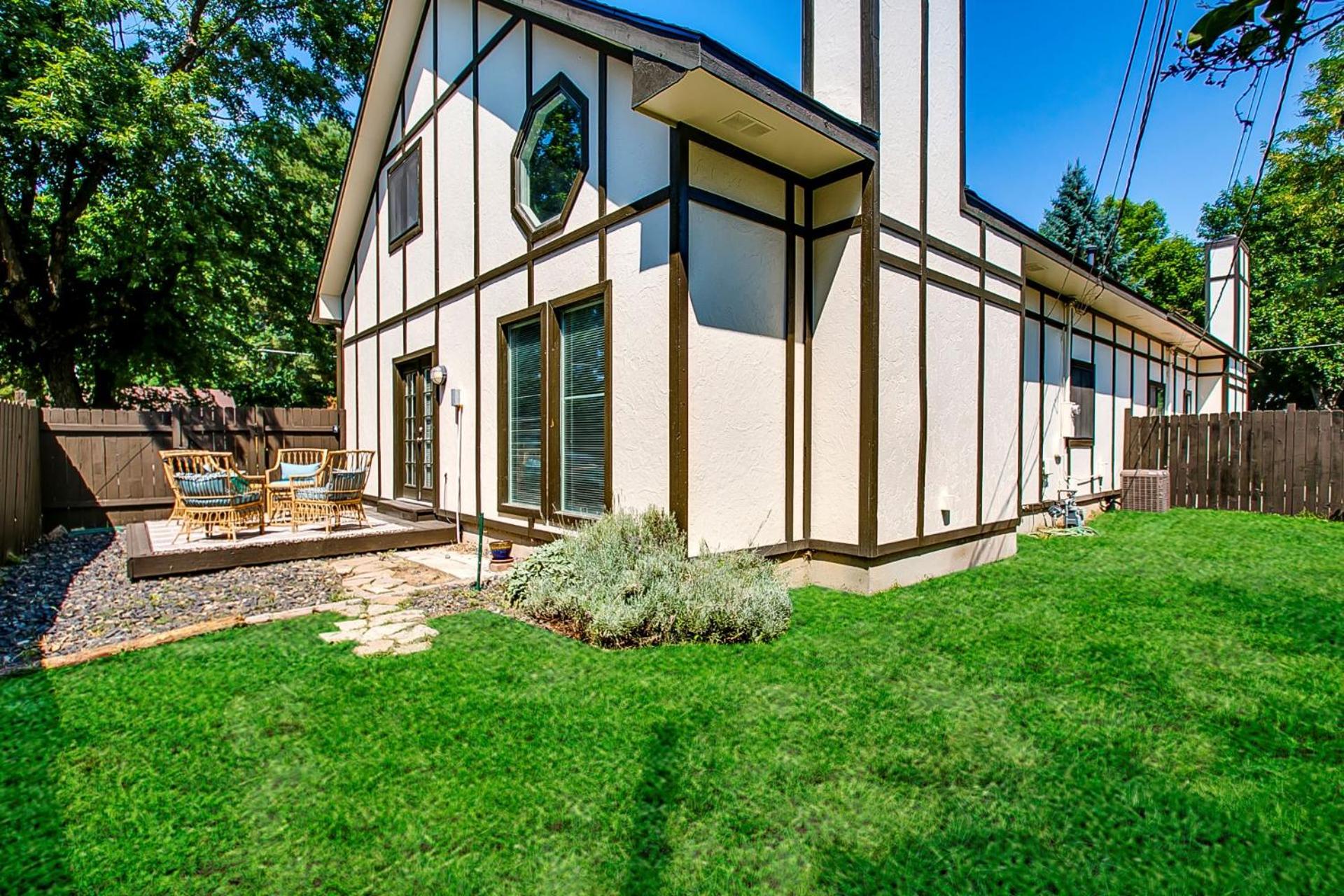 Come stay at the Elm Grove Elegance Irene! view 2